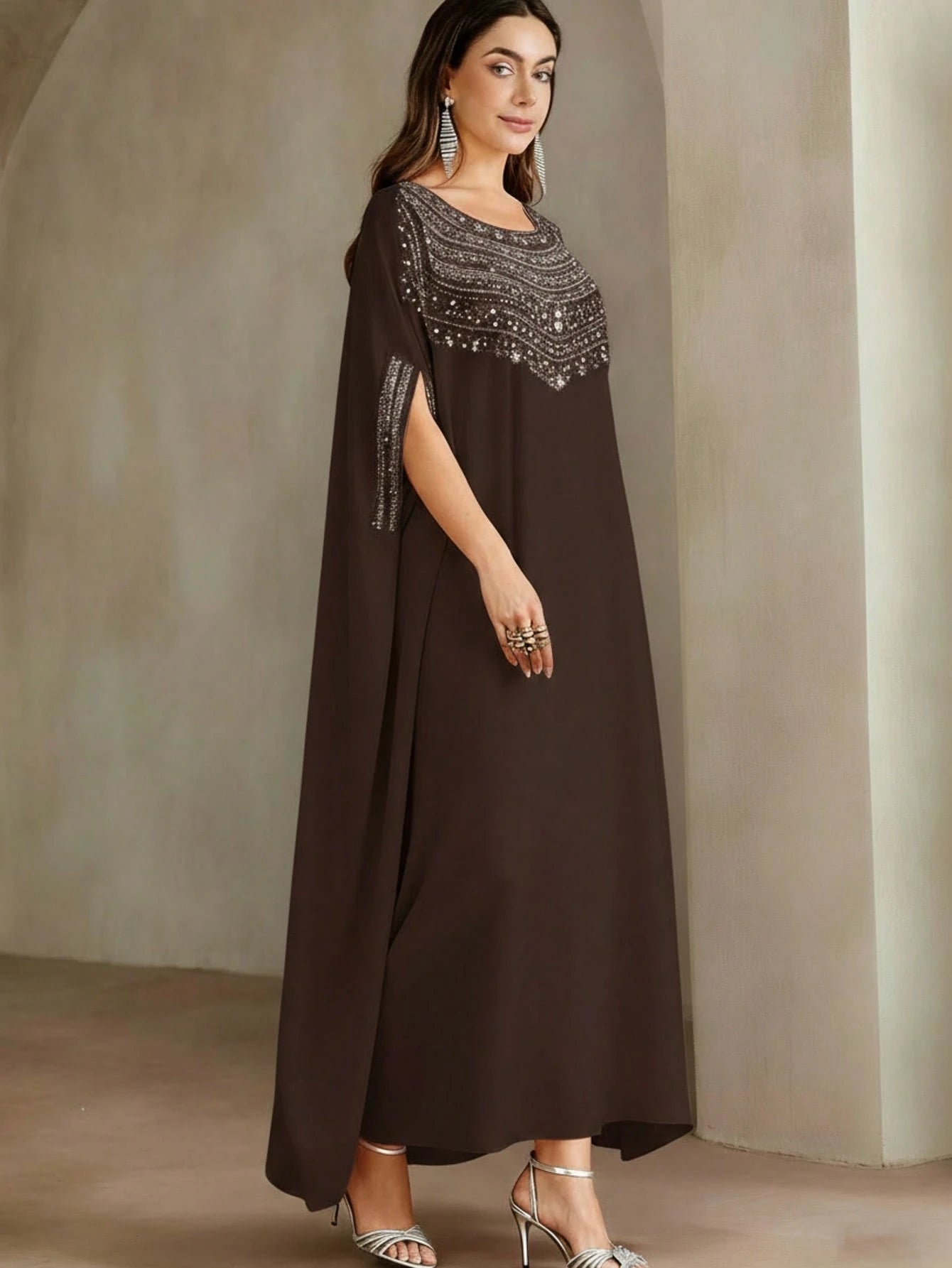 Round Neck Embellished Floral Collar And Rhinestones Kaftan