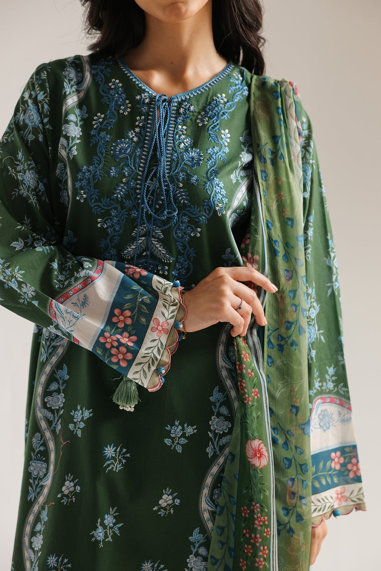 EMBROIDERED SUIT (E0841/203/708)
