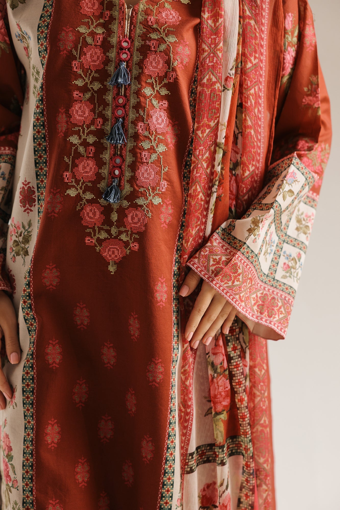 EMBROIDERED SUIT (E0845/203/319)