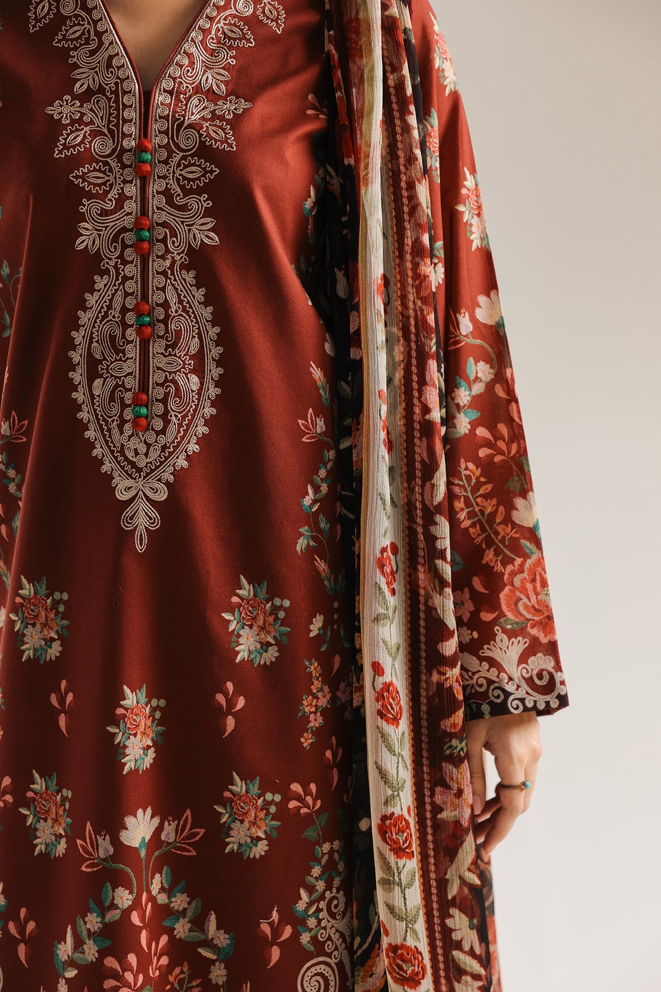 EMBROIDERED SUIT (E0856/203/304)