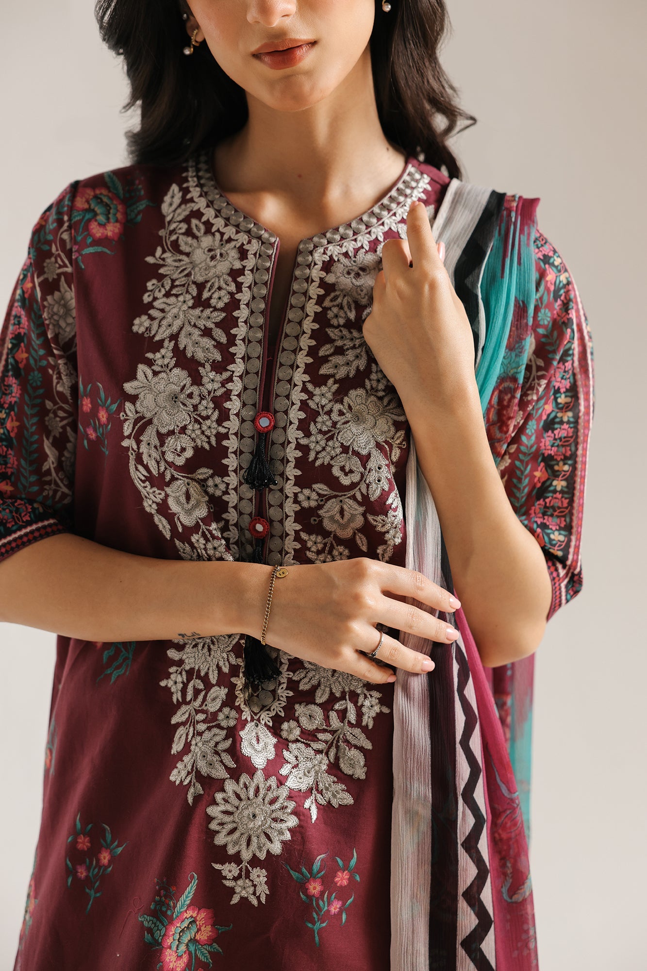 EMBROIDERED SUIT (E0858/203/523)