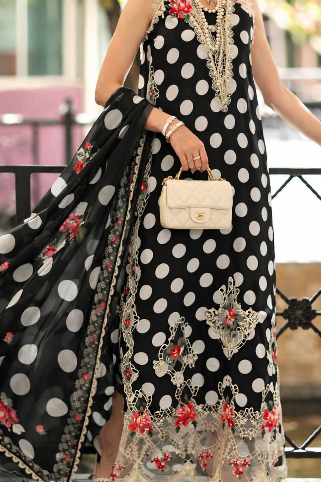 D4 - C- Monochrome Polka