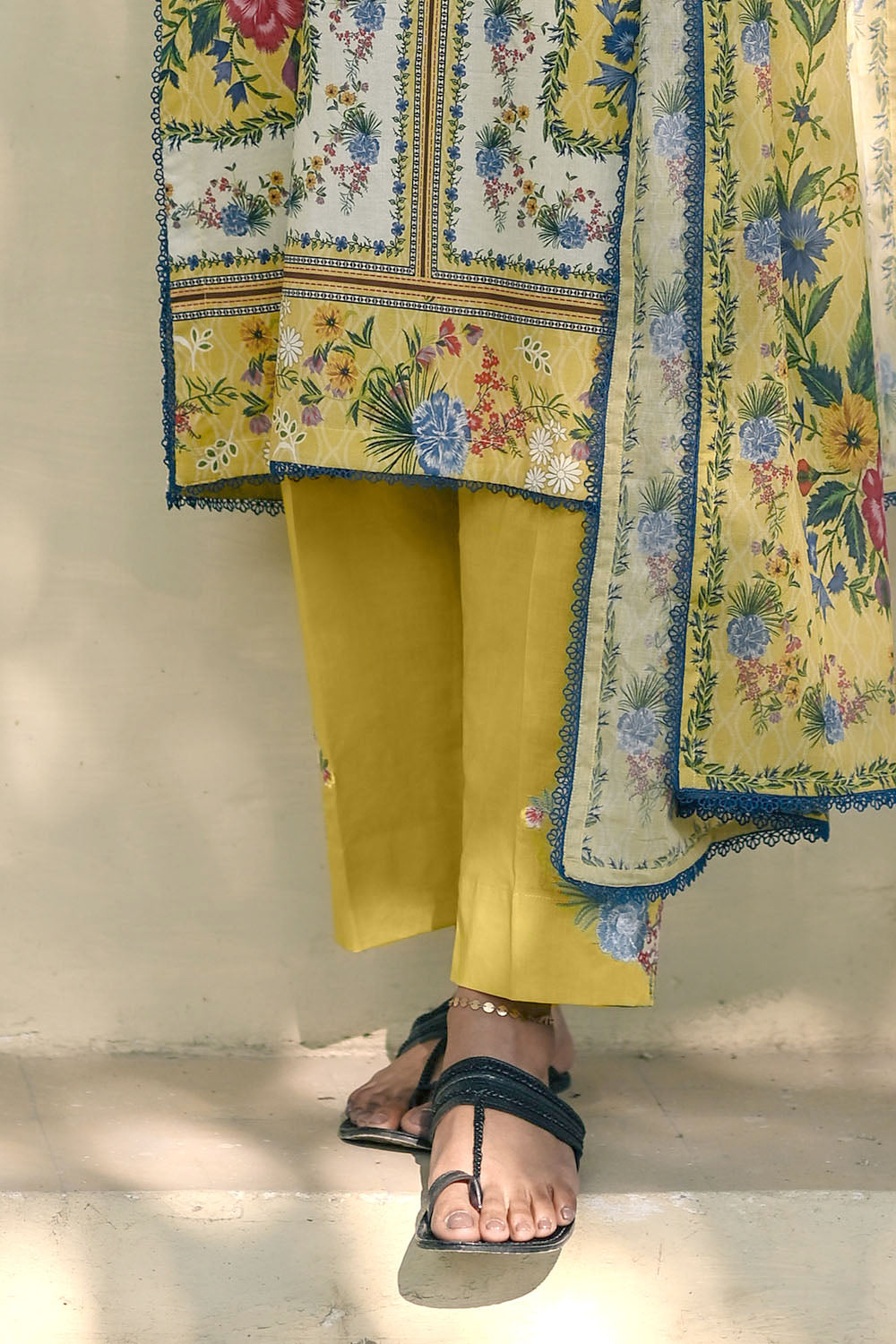 3 Piece Printed Lawn Suit with Embroidered Lace and Bunches CL-62276