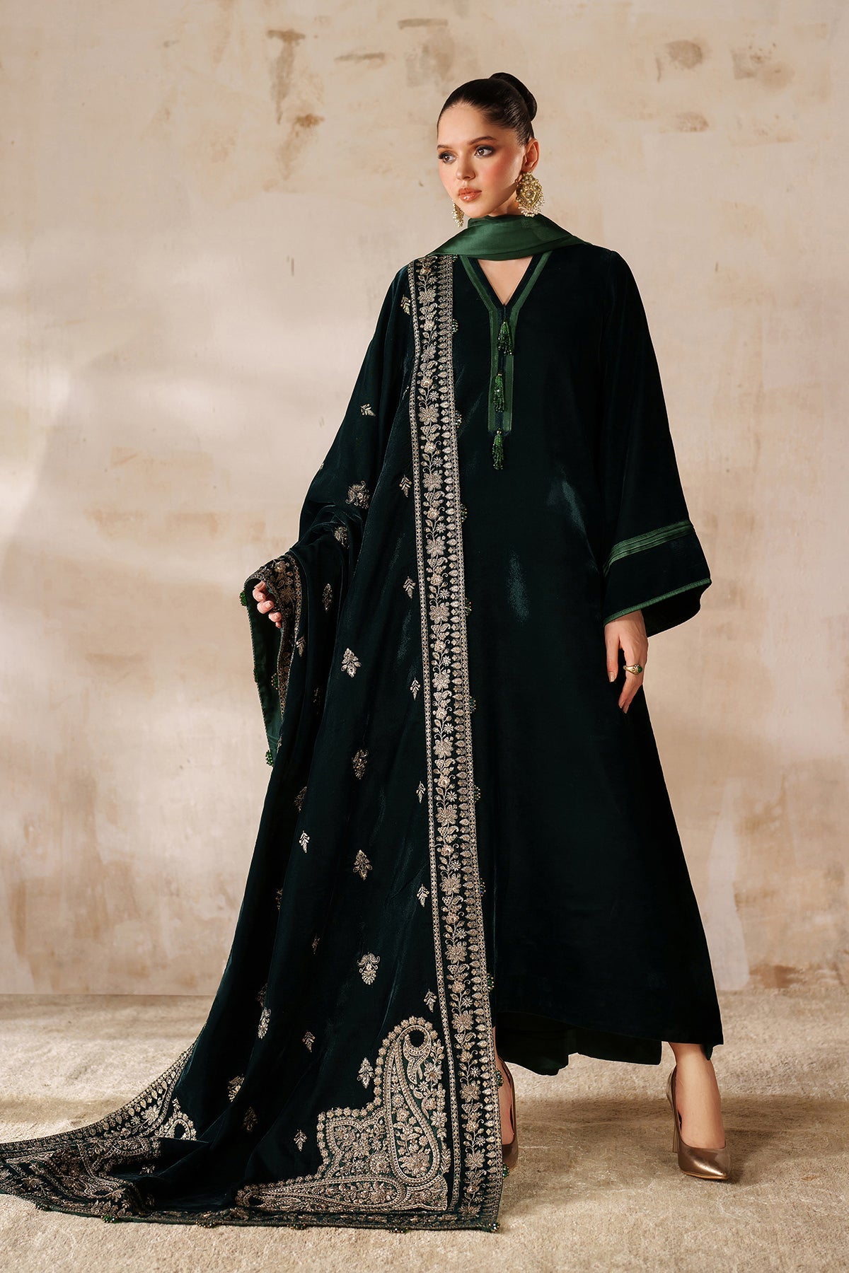EMBROIDERED VELVET SHAWL VS-63