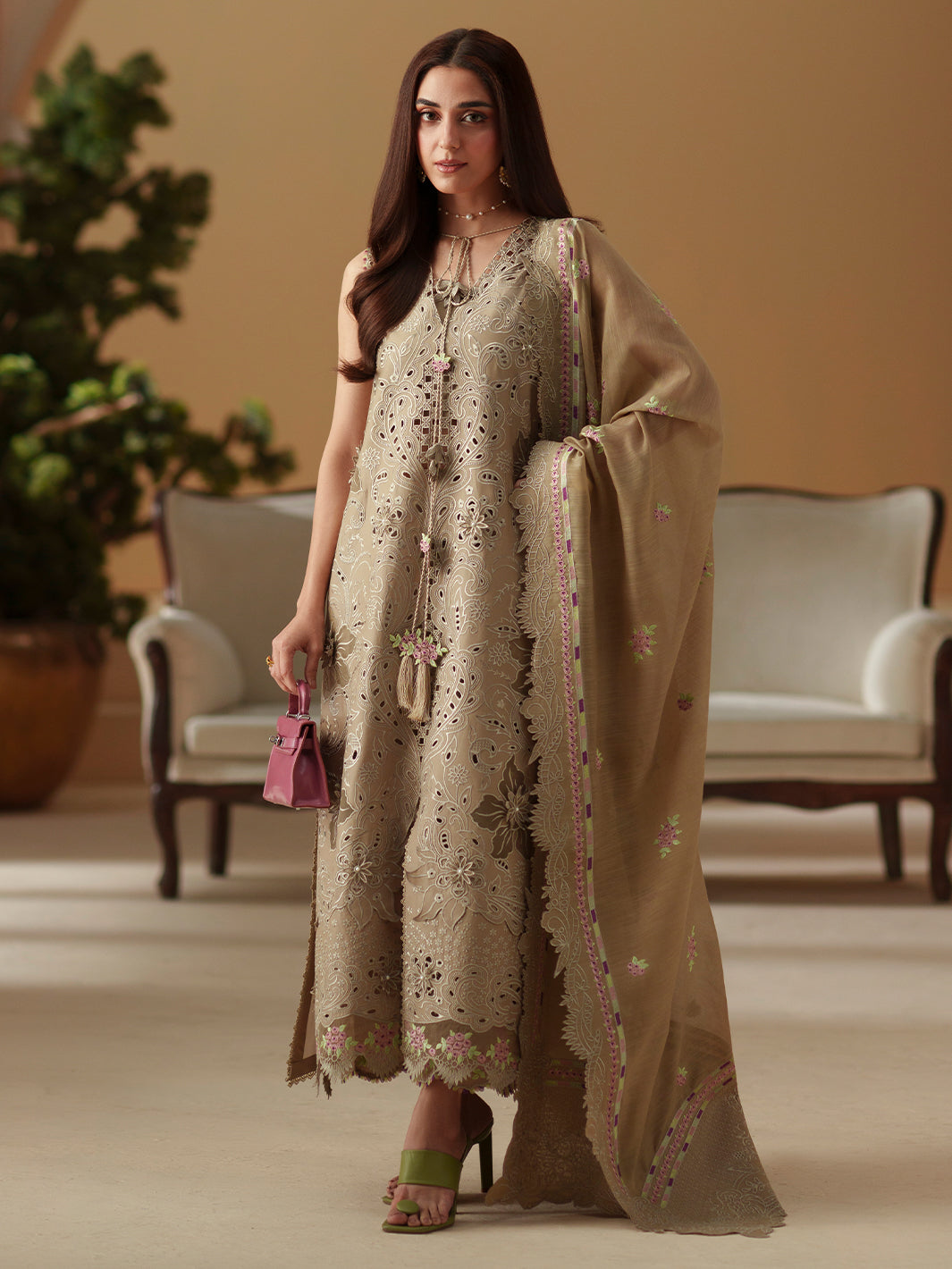 D-113-A | 3 PC Luxury Lawn