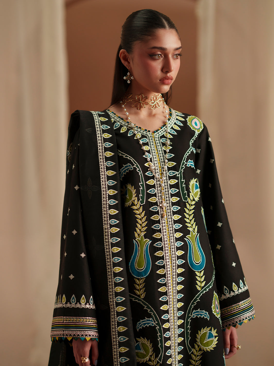 D-118-B | 3 PC Luxury Lawn
