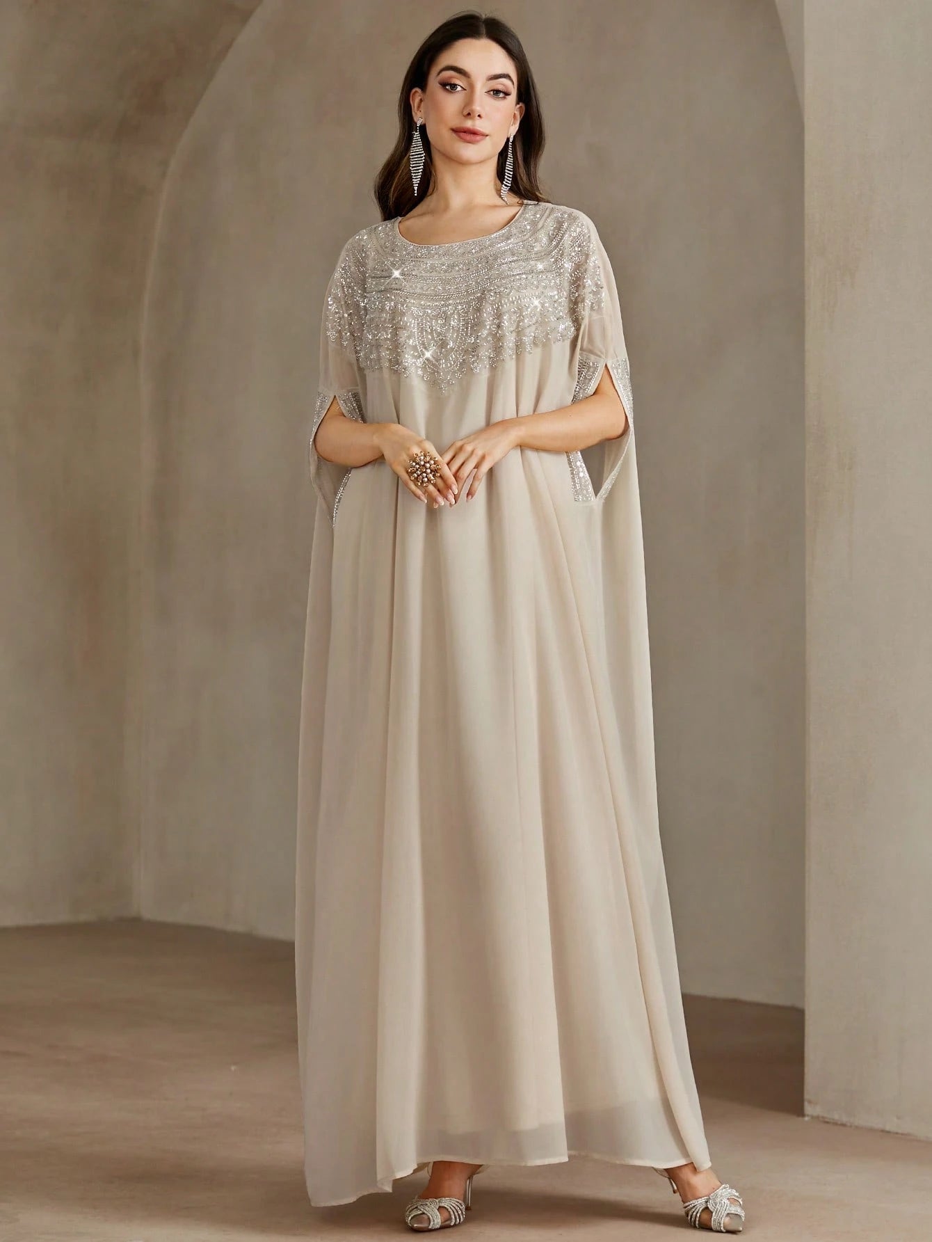 Round Neck Embellished Floral Collar And Rhinestones Kaftan