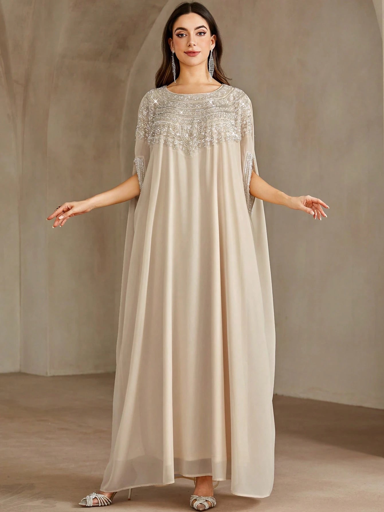 Round Neck Embellished Floral Collar And Rhinestones Kaftan