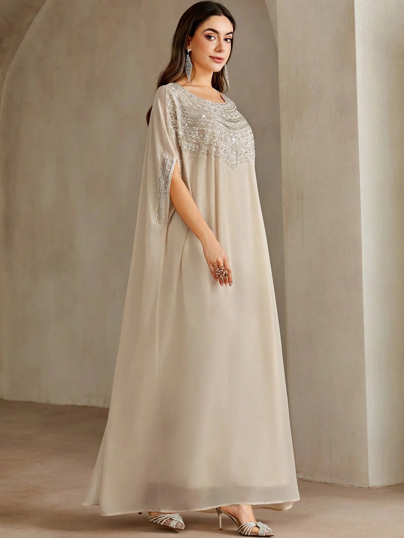 Round Neck Embellished Floral Collar And Rhinestones Kaftan