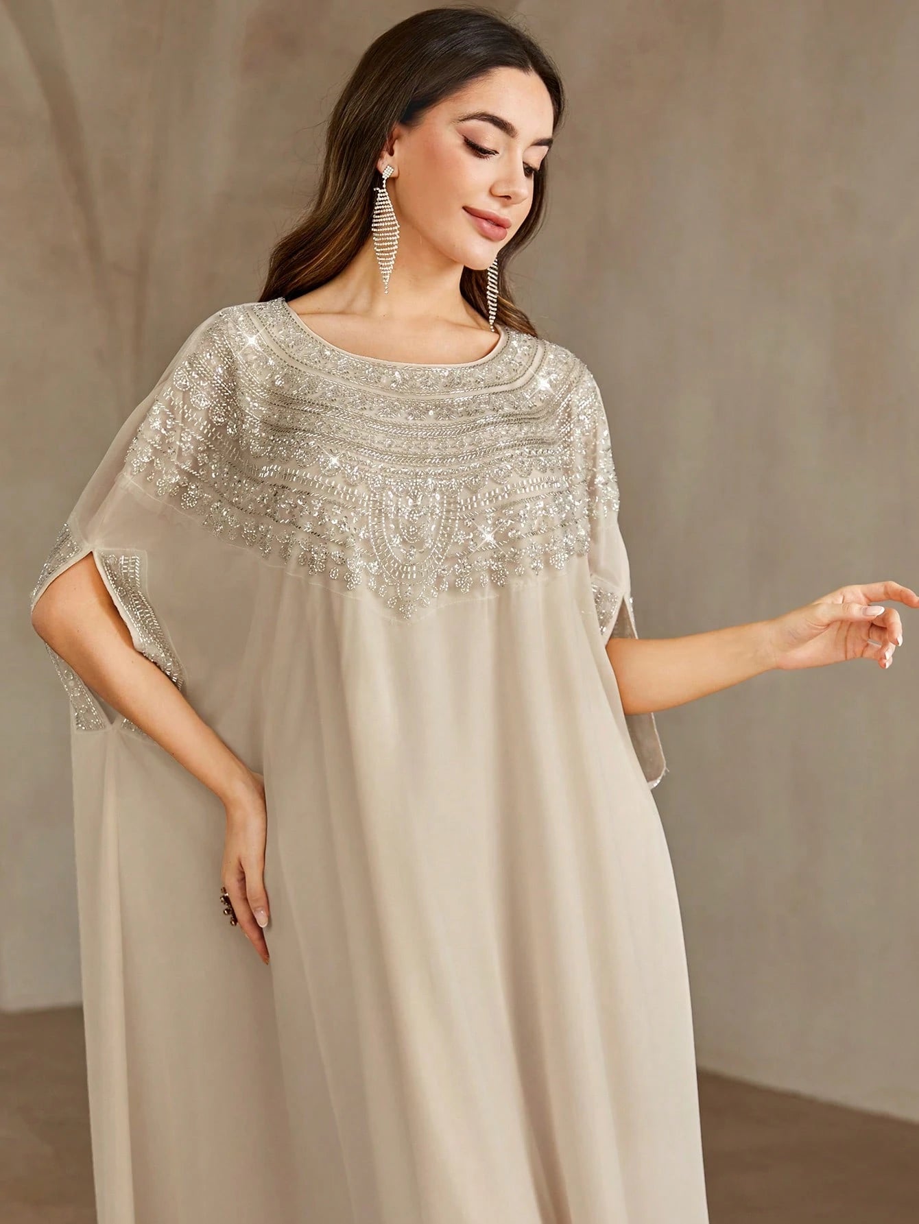 Round Neck Embellished Floral Collar And Rhinestones Kaftan