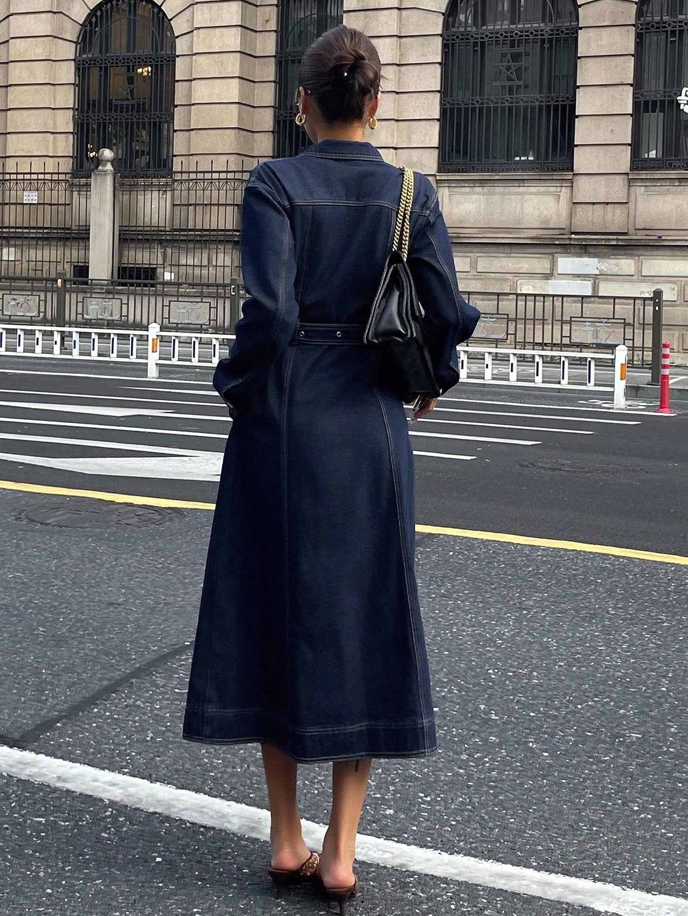 Women's Collared Long Sleeve Waist Cinched Denim Dress