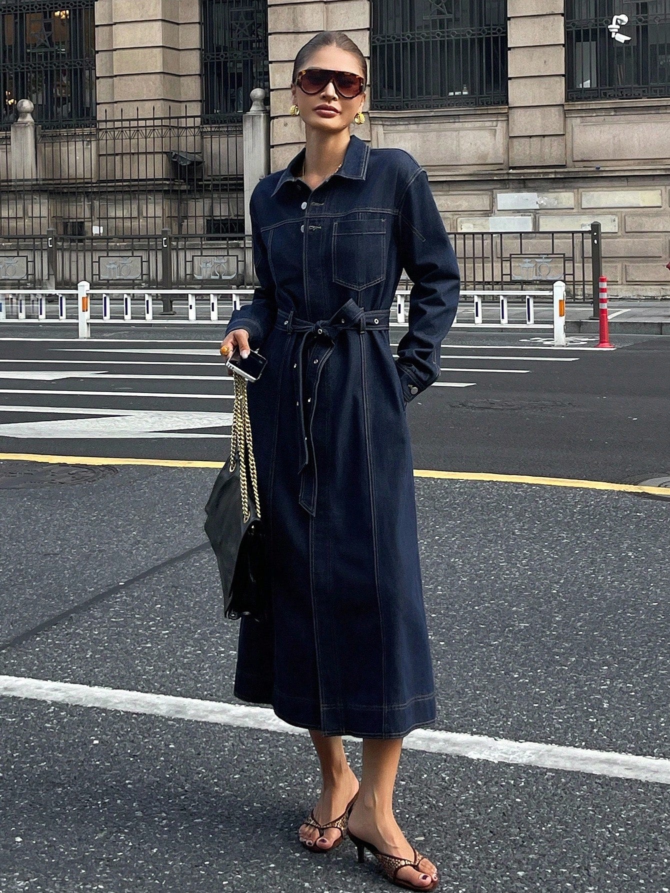 Women's Collared Long Sleeve Waist Cinched Denim Dress