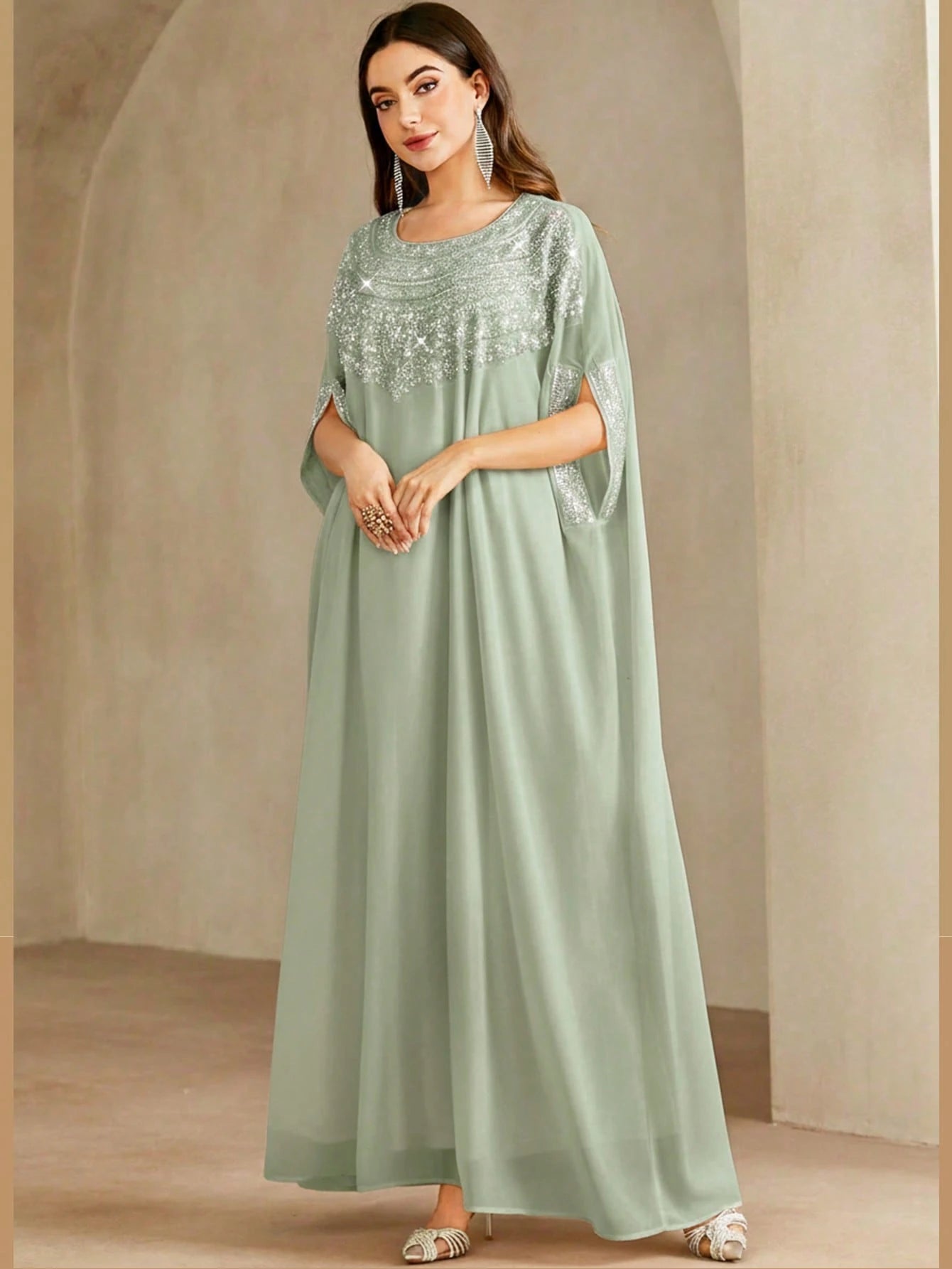 Round Neck Embellished Floral Collar And Rhinestones Kaftan