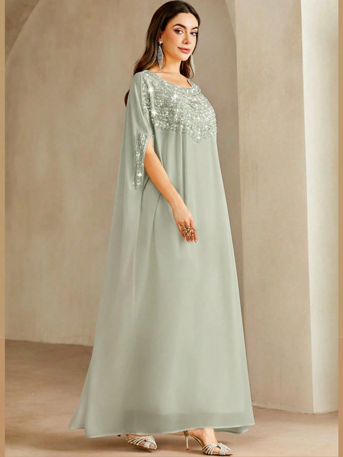 Round Neck Embellished Floral Collar And Rhinestones Kaftan