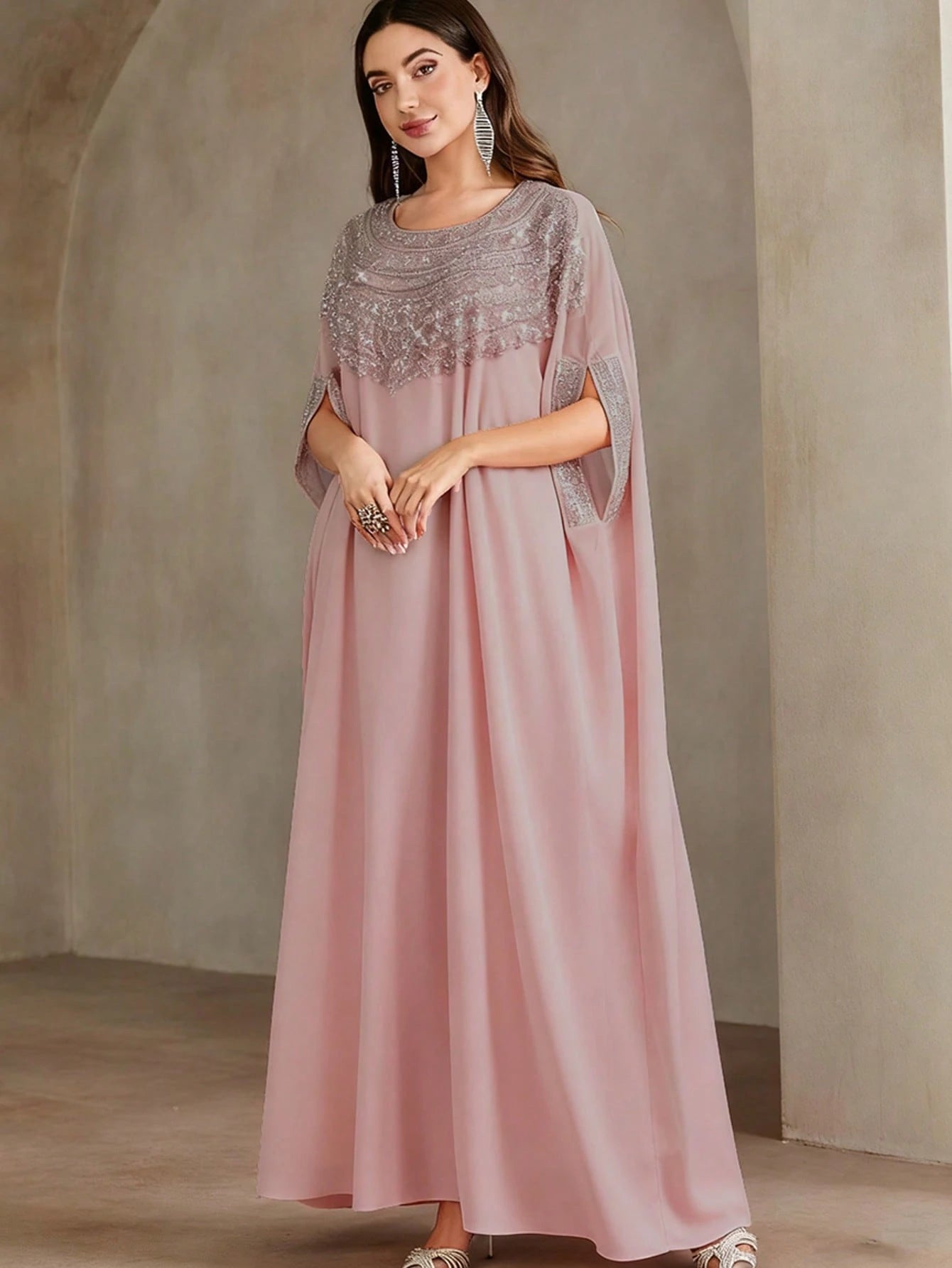 Round Neck Embellished Floral Collar And Rhinestones Kaftan