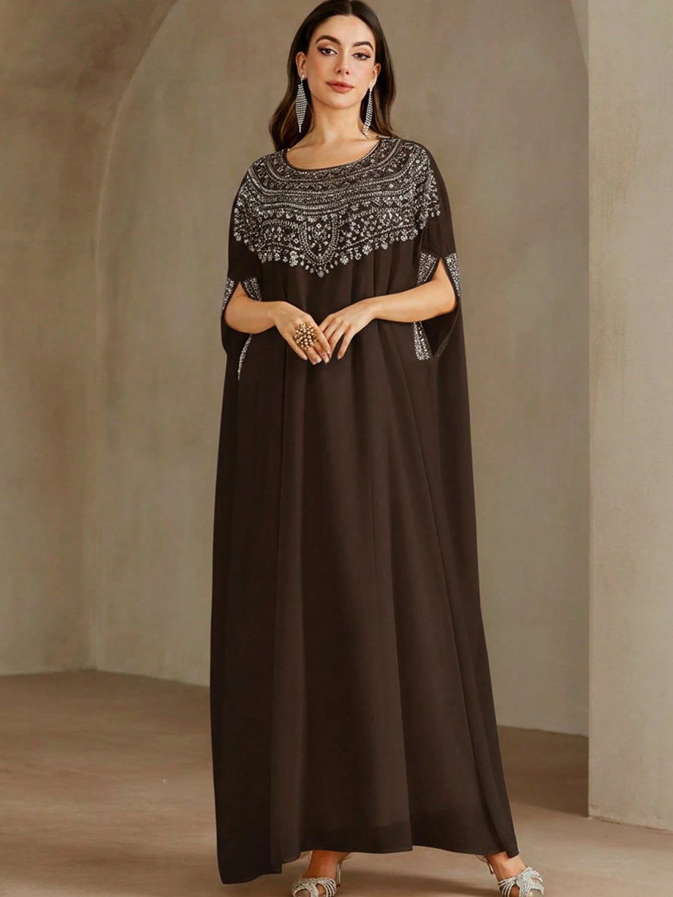 Round Neck Embellished Floral Collar And Rhinestones Kaftan