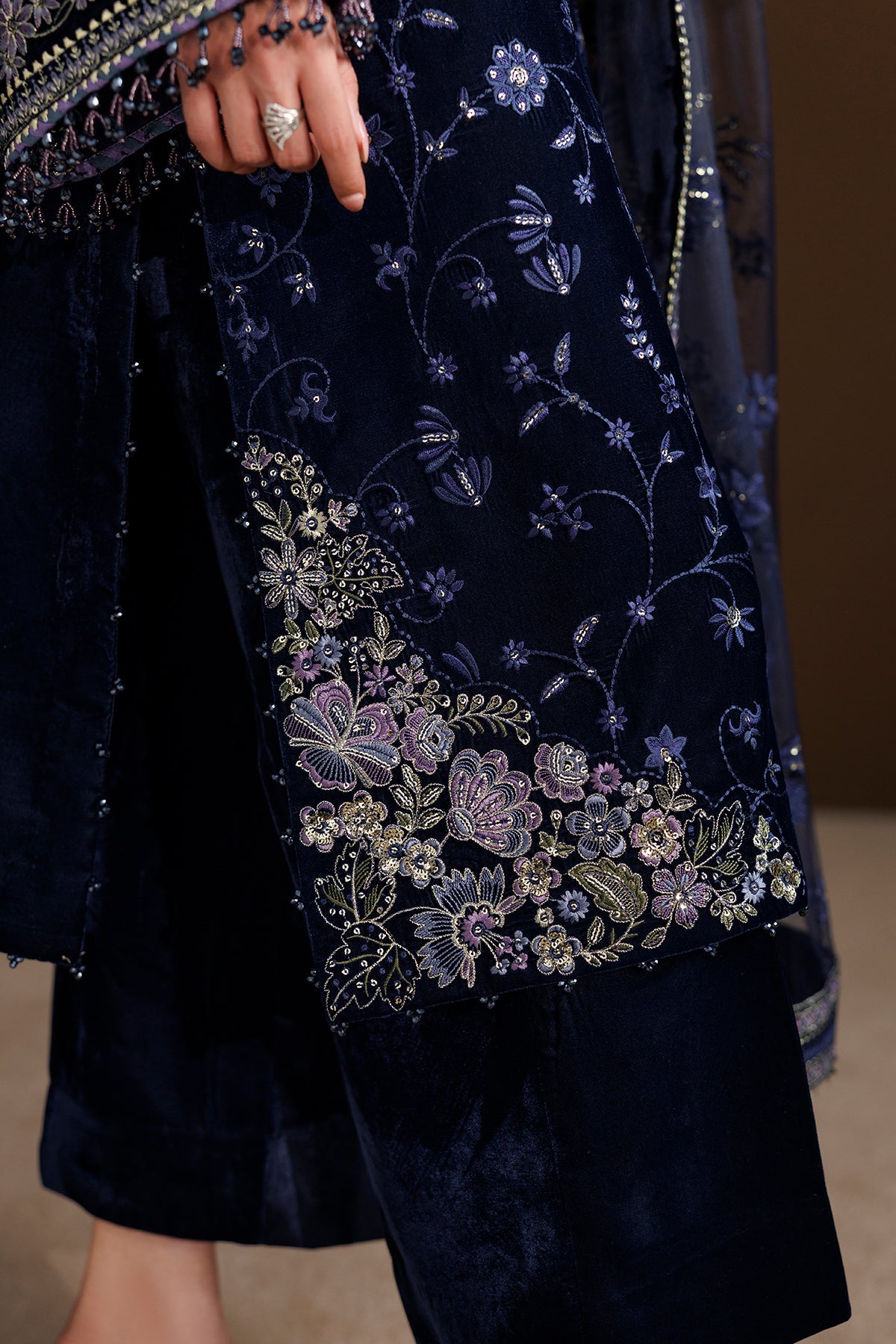 EMBROIDERED VELVET UF-4555