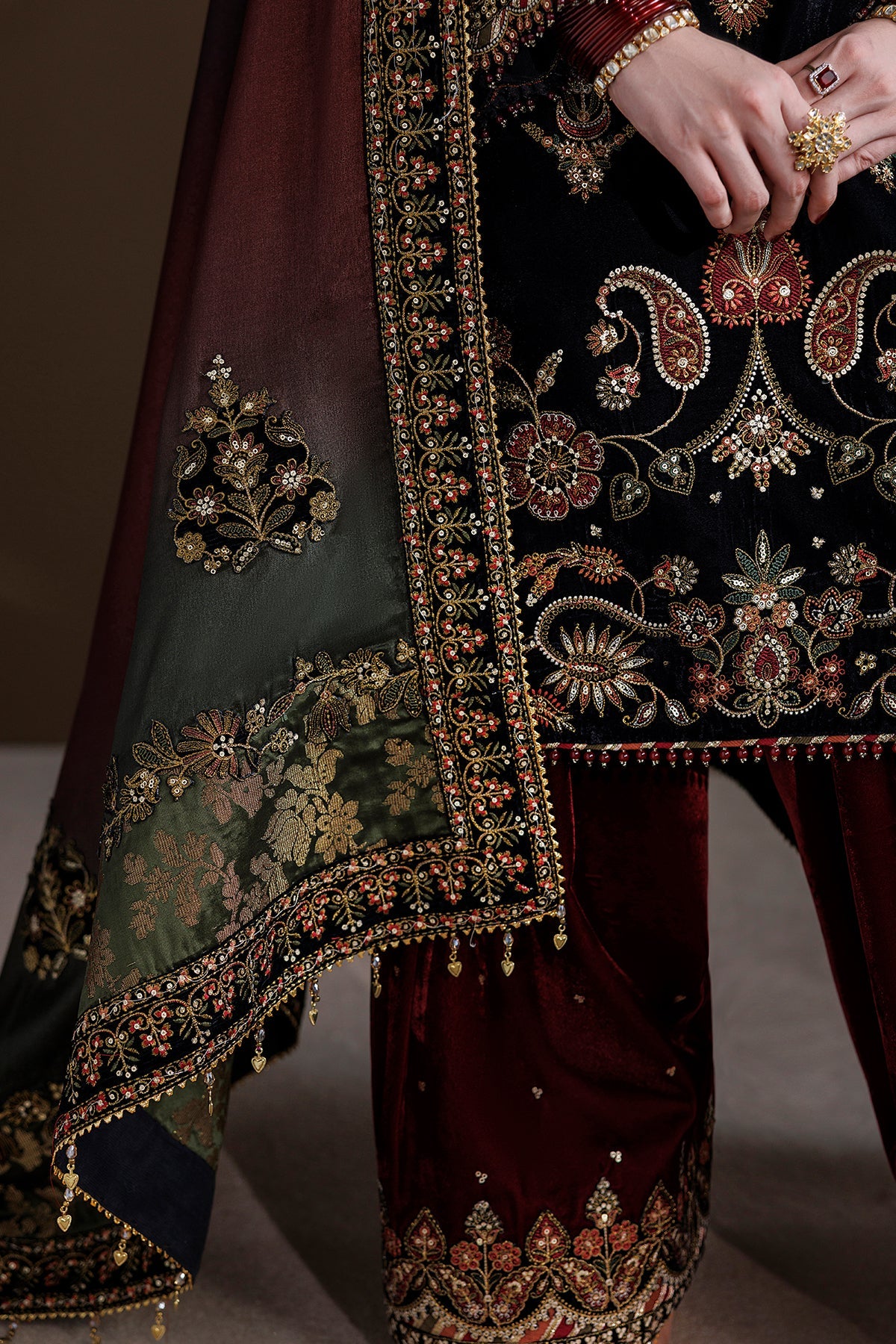 EMBROIDERED VELVET UF-4547