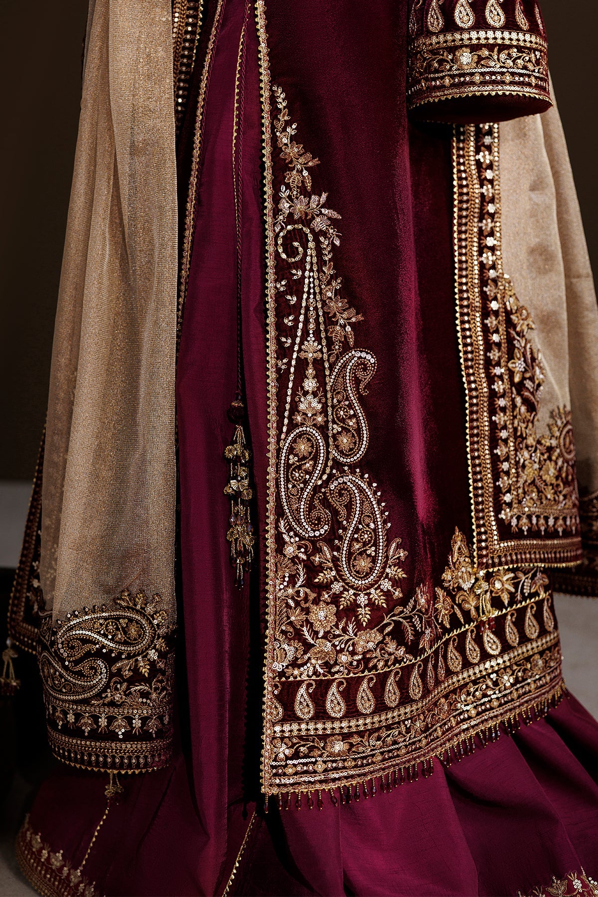 EMBROIDERED VELVET UF-4548