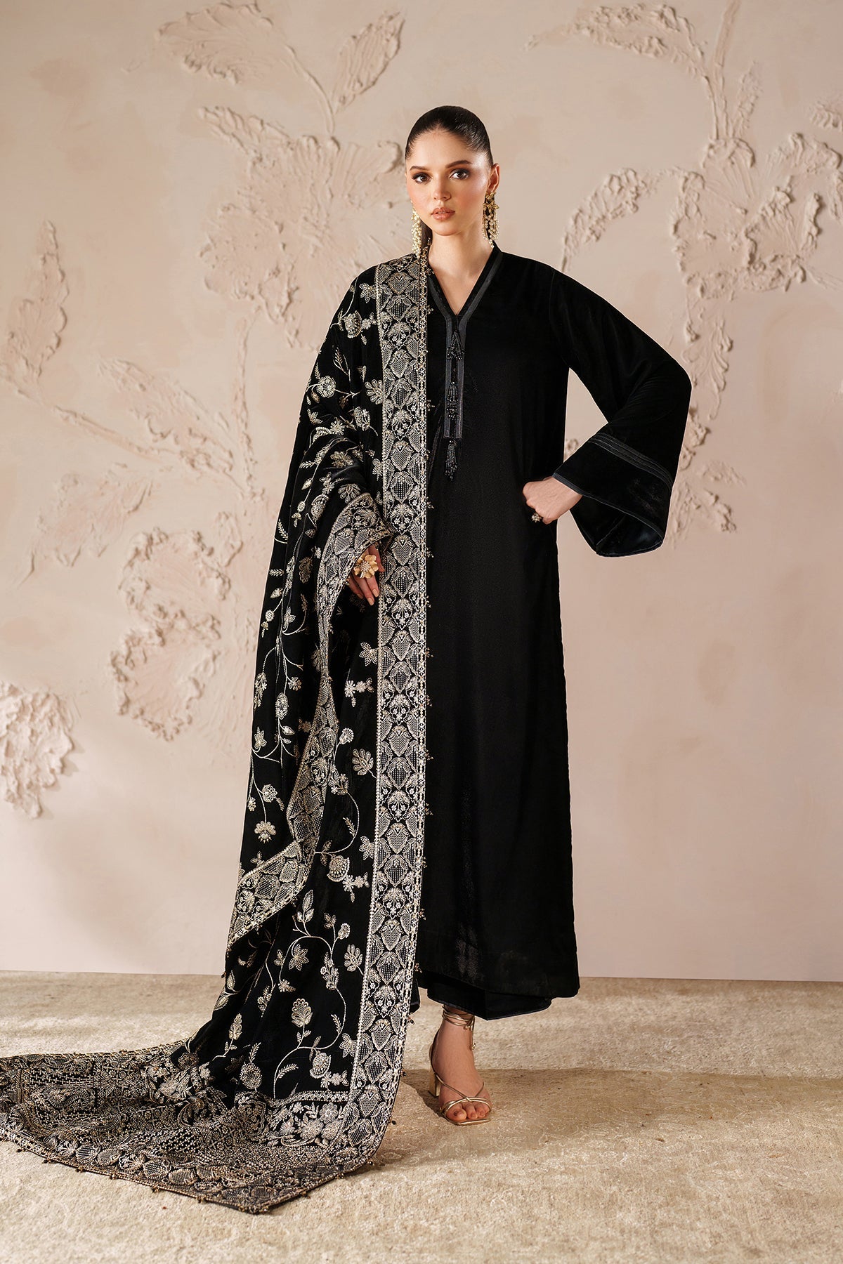 EMBROIDERED VELVET SHAWL VS-57