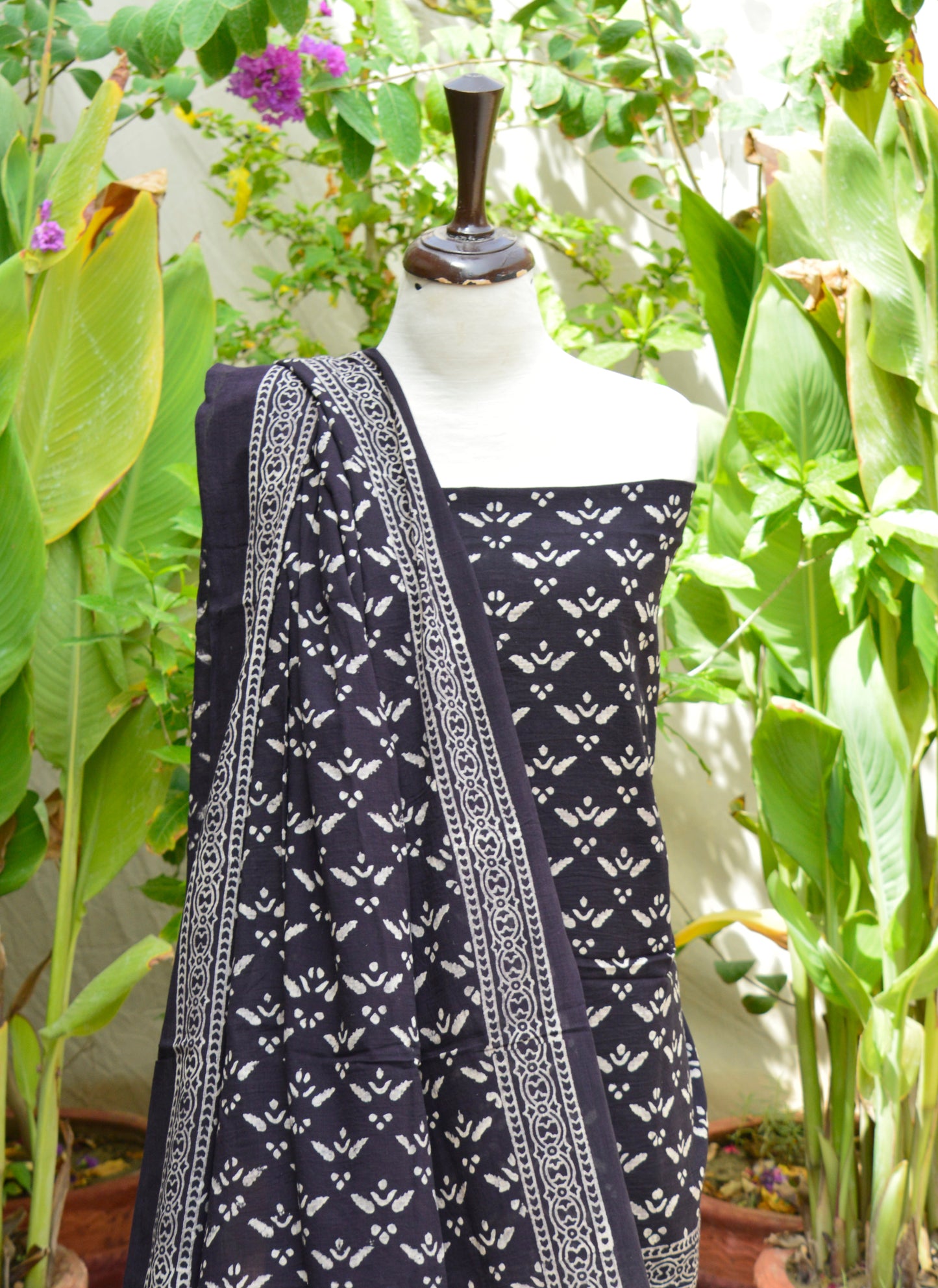 Ajrak Pankhrri – Unstitched Lawn Two-Piece (Shirt & Dupatta)