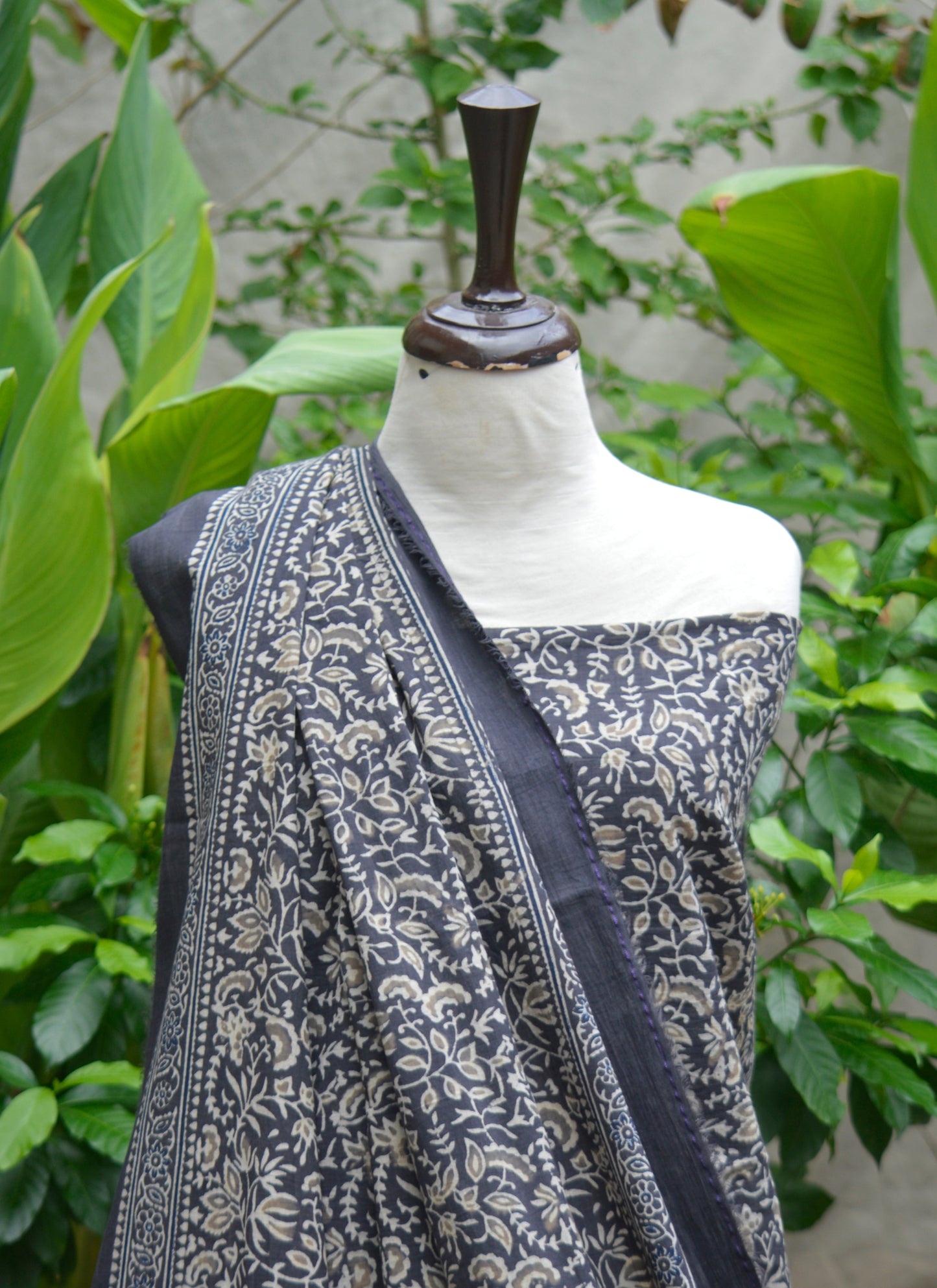 Ajrak Design Dress – Grey Floral Print, Organic Dye Lawn (Unstitched Two Piece)