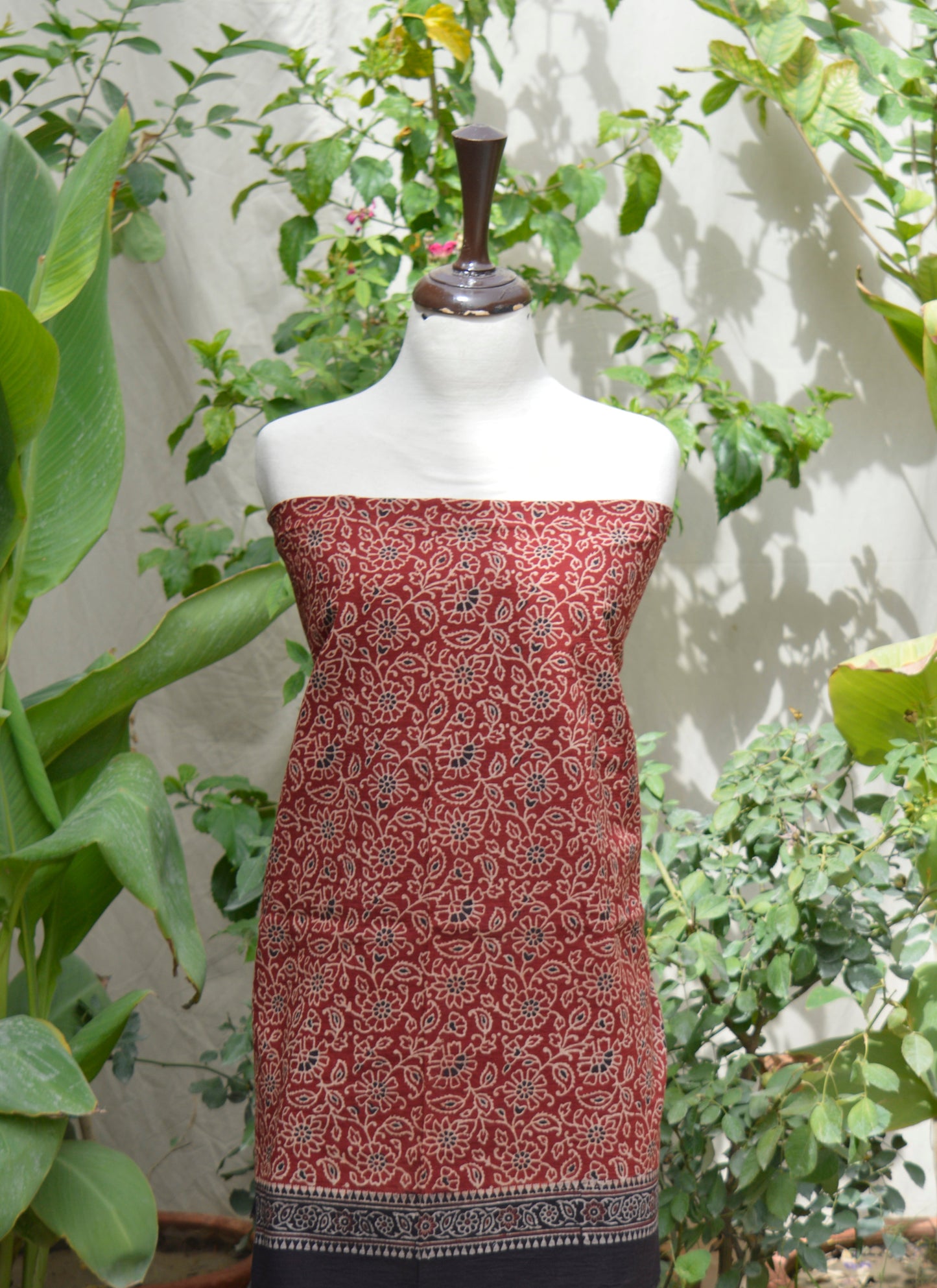 Ajrak Floral Bel Red & Black – Organic Dye Hand Block Printed Unstitched Cotton Two-Piece Set (Shirt & Dupatta)