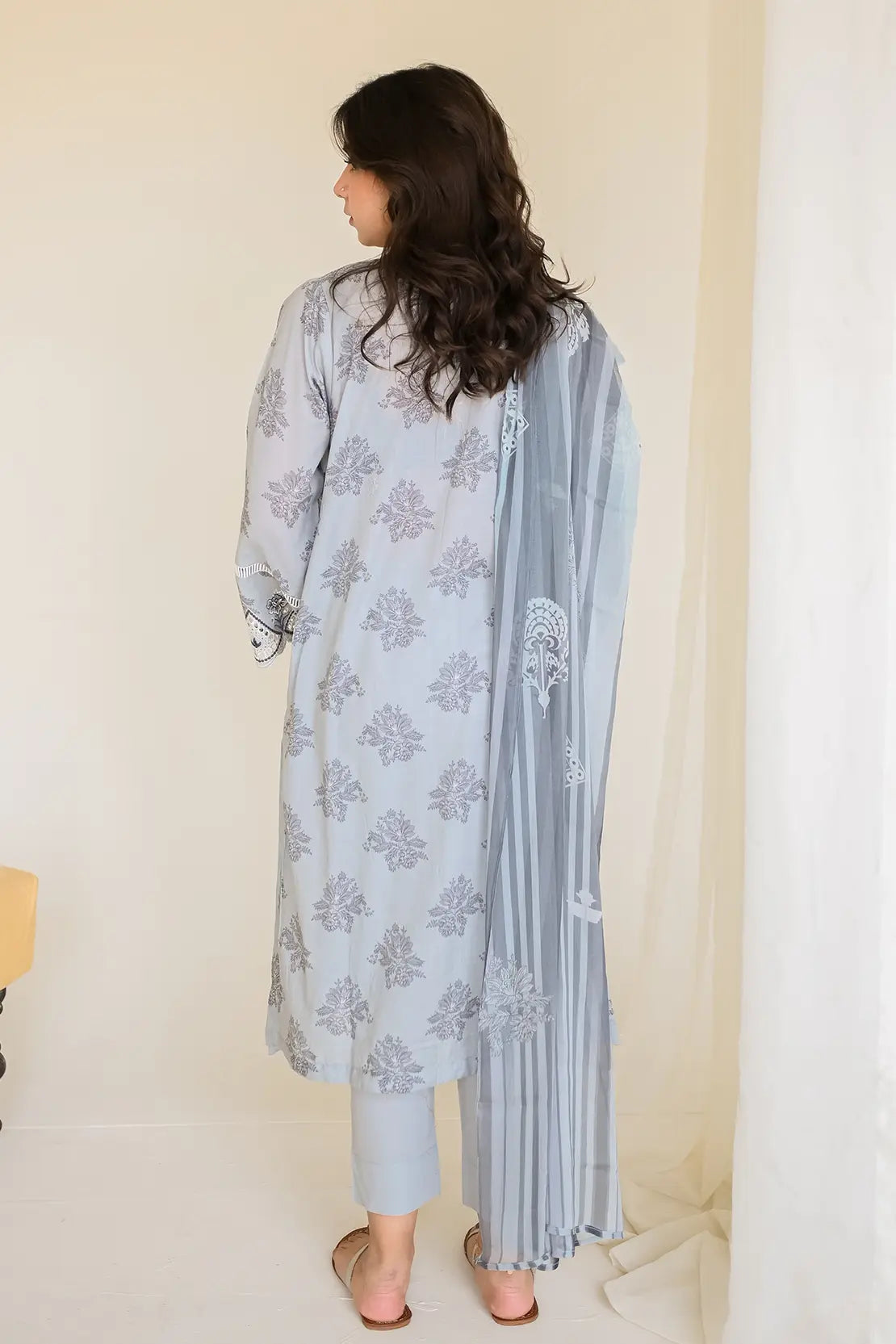 3 Piece - Embroidered Lawn - 8191