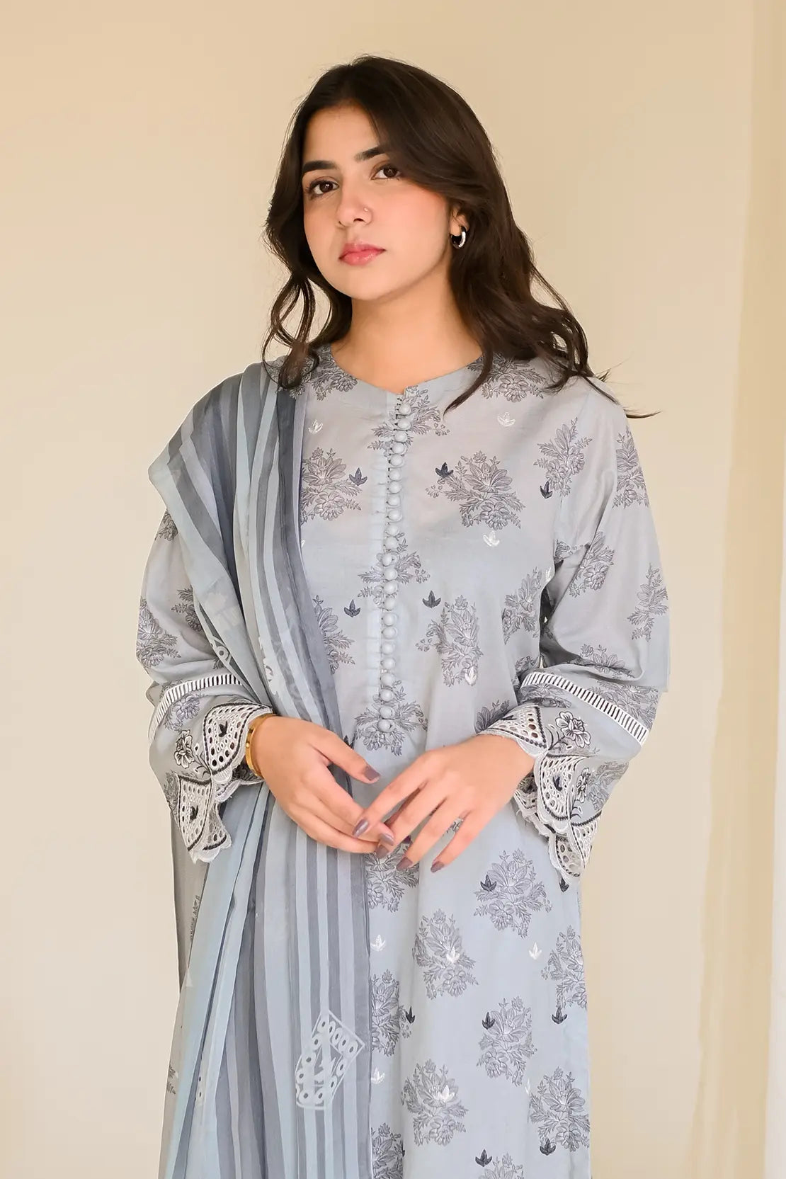 3 Piece - Embroidered Lawn - 8191