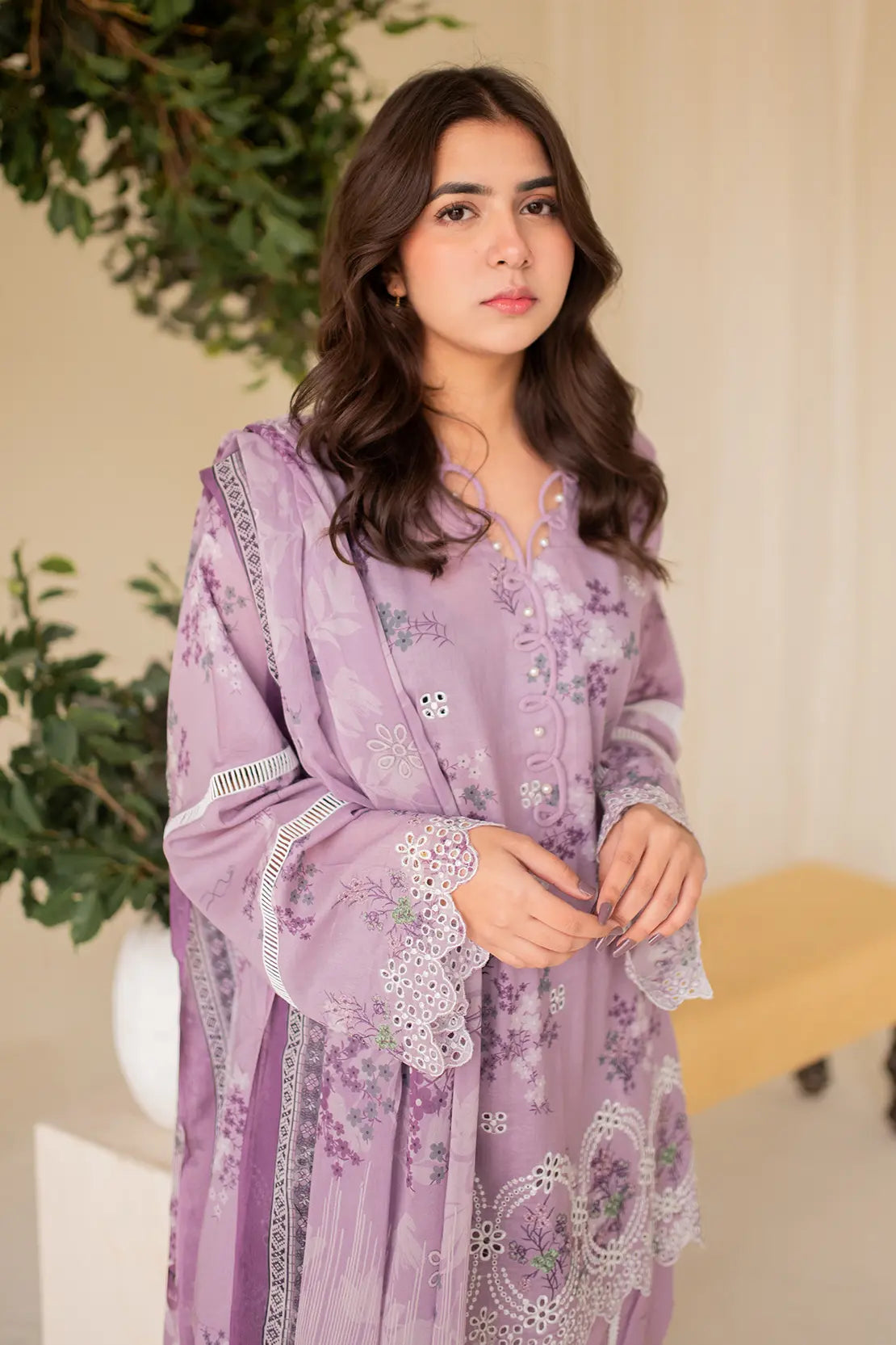 3 Piece - Embroidered Lawn - 8192