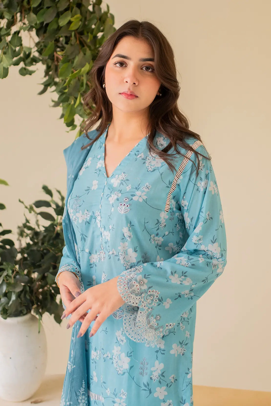 3 Piece - Embroidered Lawn - 8195