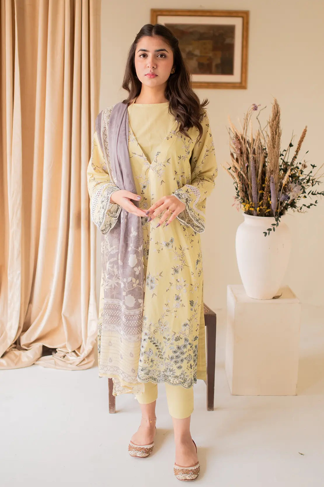 3 Piece - Embroidered Lawn - 8198