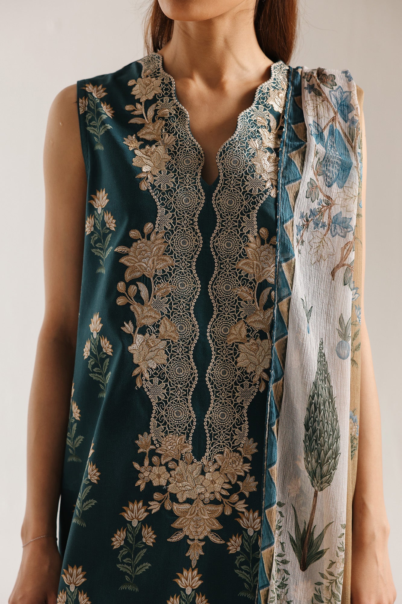 EMBROIDERED SUIT (E0839/203/602)