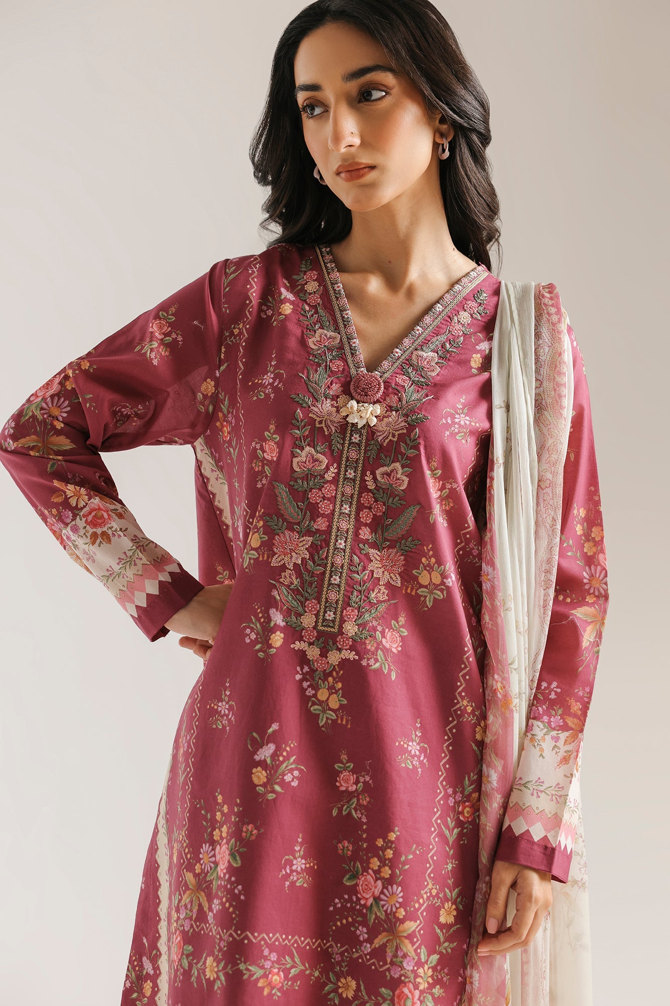 EMBROIDERED SUIT (E0846/203/524)