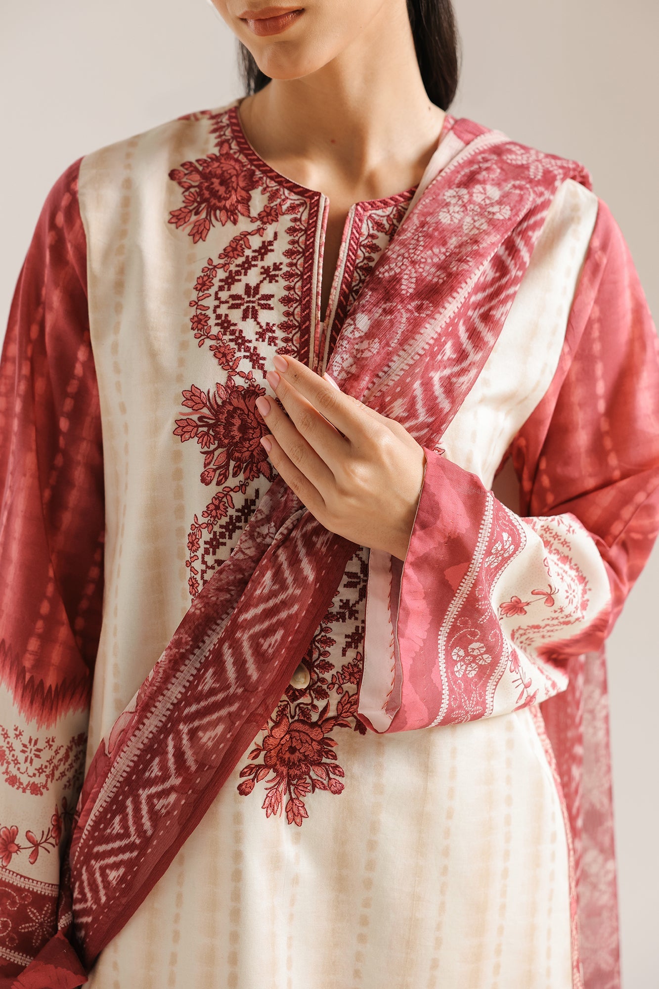 EMBROIDERED SUIT (E0851/203/403)
