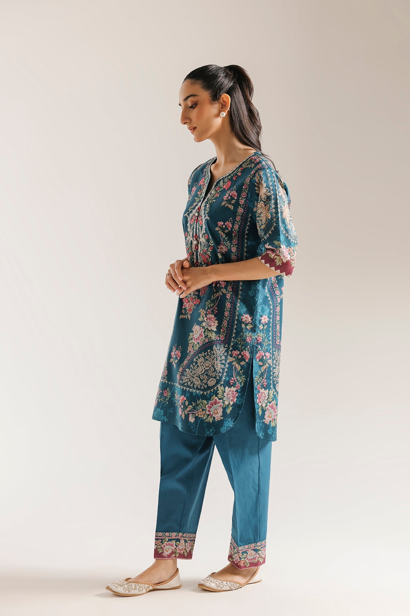EMBROIDERED SUIT (E0855/203/604)