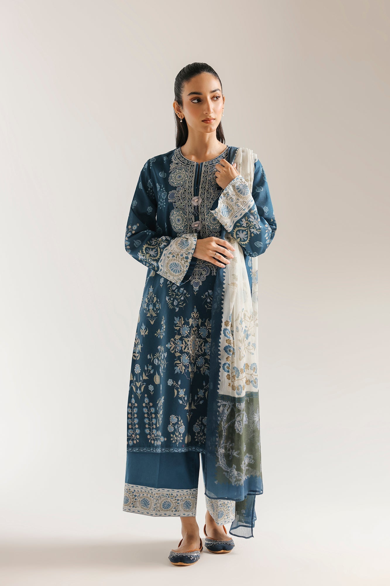 EMBROIDERED SUIT (E0857/203/622)