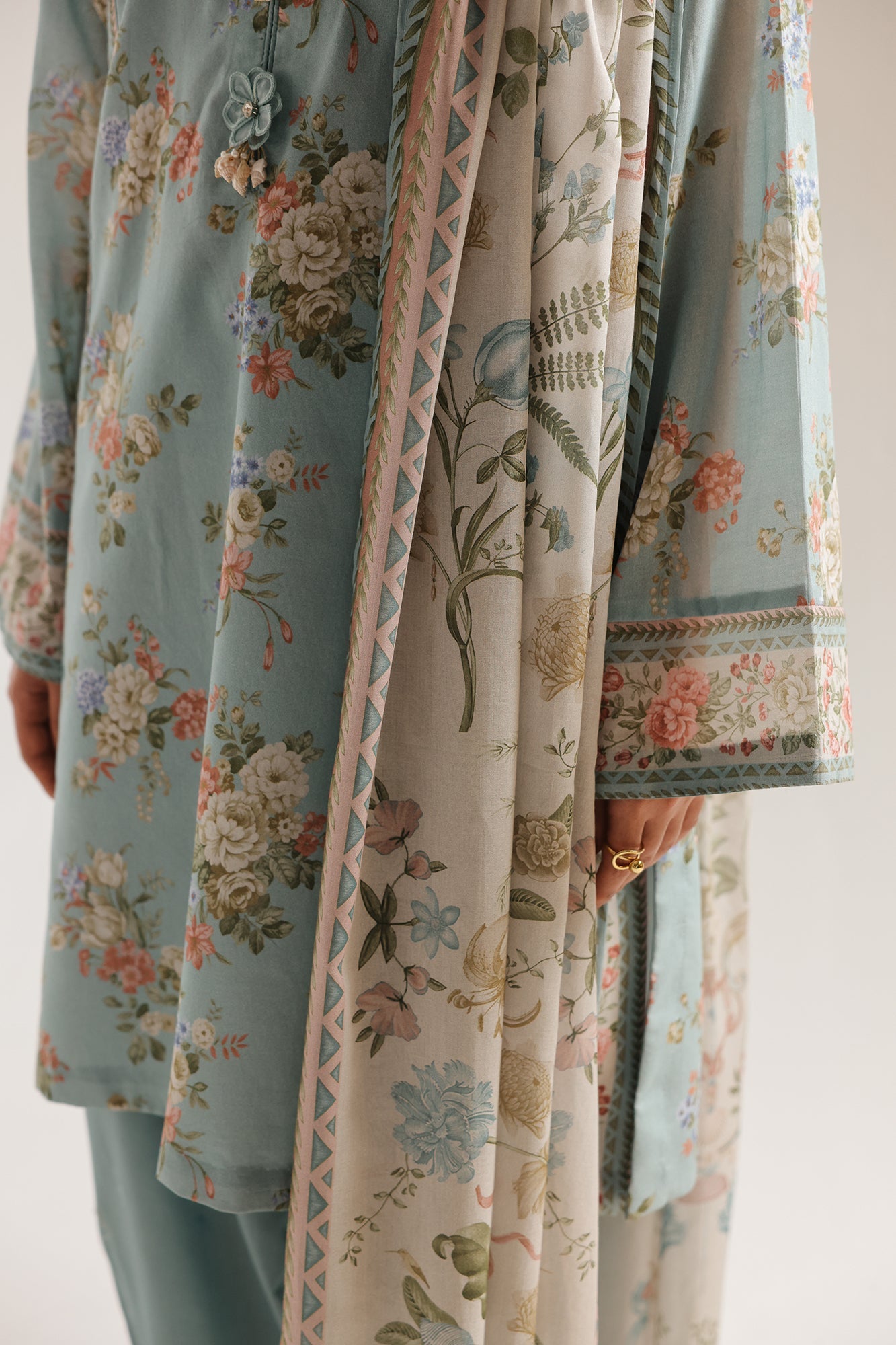 EMBROIDERED SUIT (E0889/202/616)