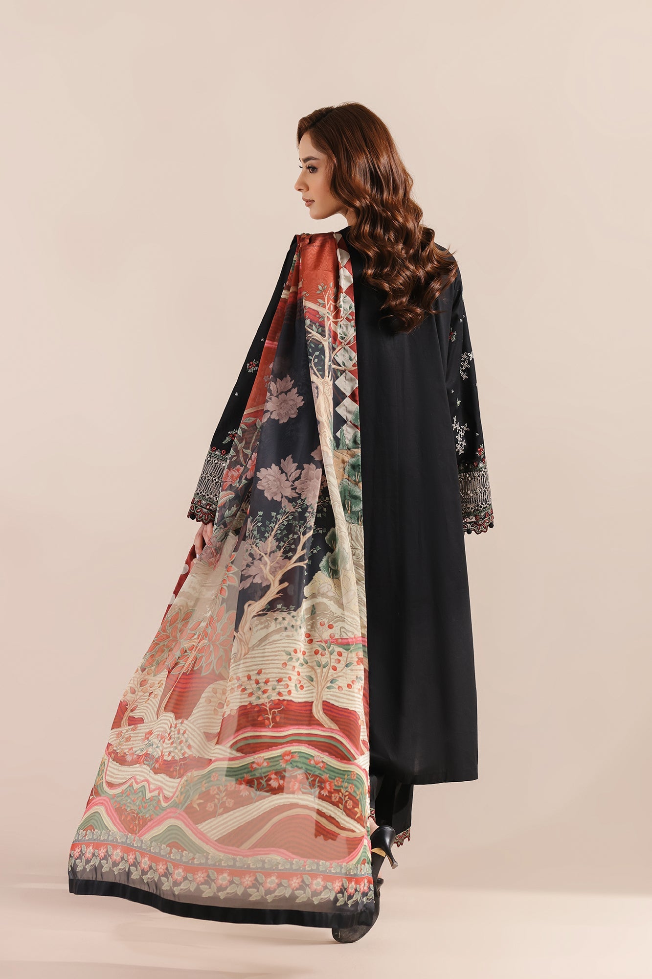 EMBROIDERED SUIT (E0942/203/902)