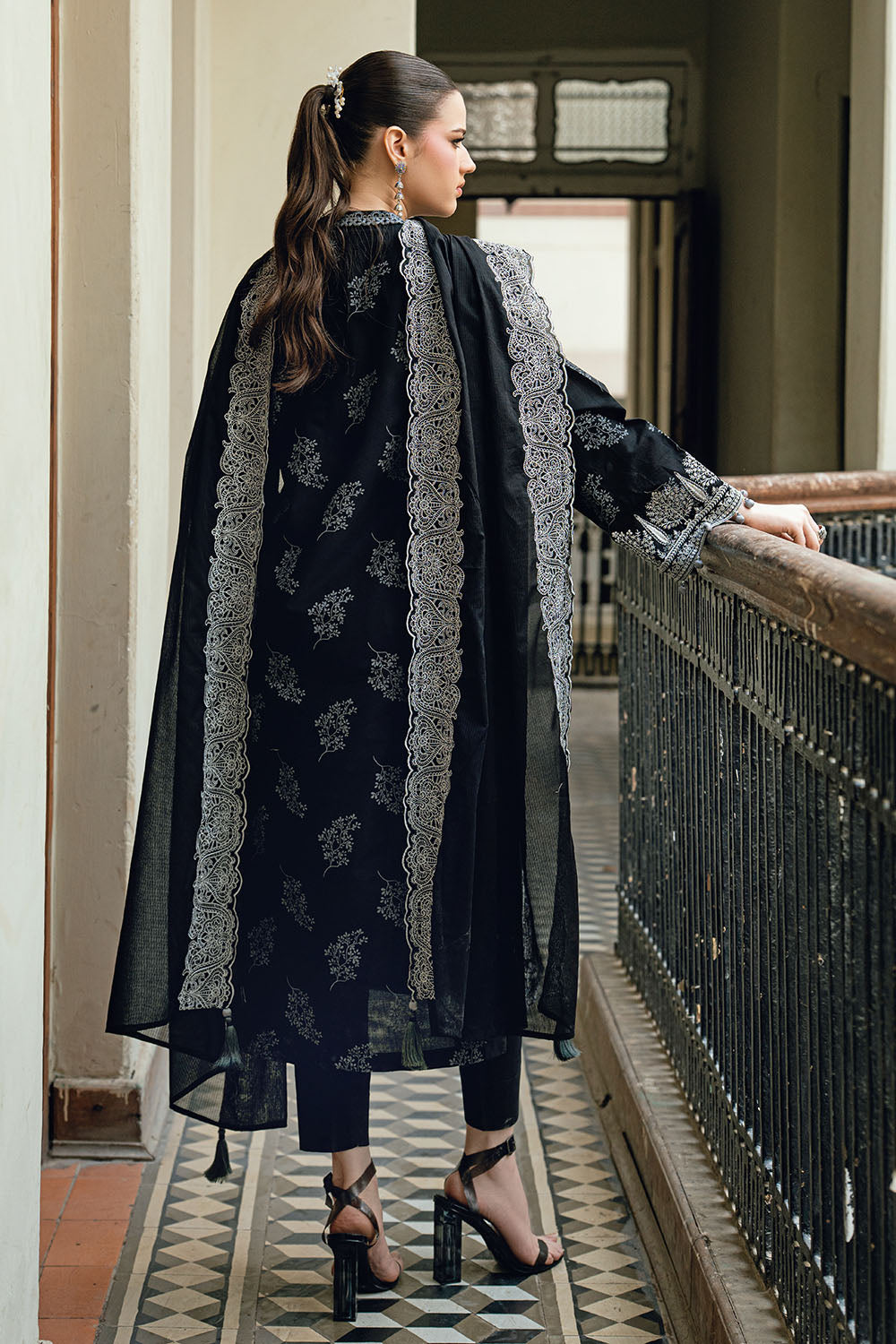 3 Piece Embroidered Lawn Suit DN-52028