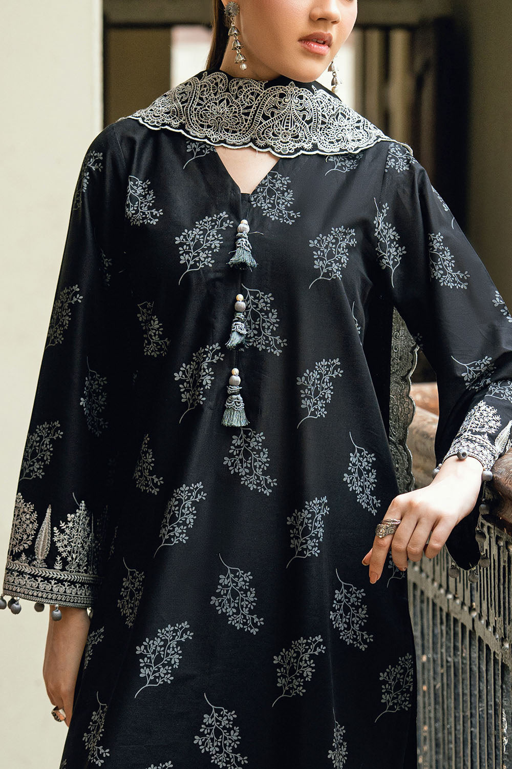3 Piece Embroidered Lawn Suit DN-52028