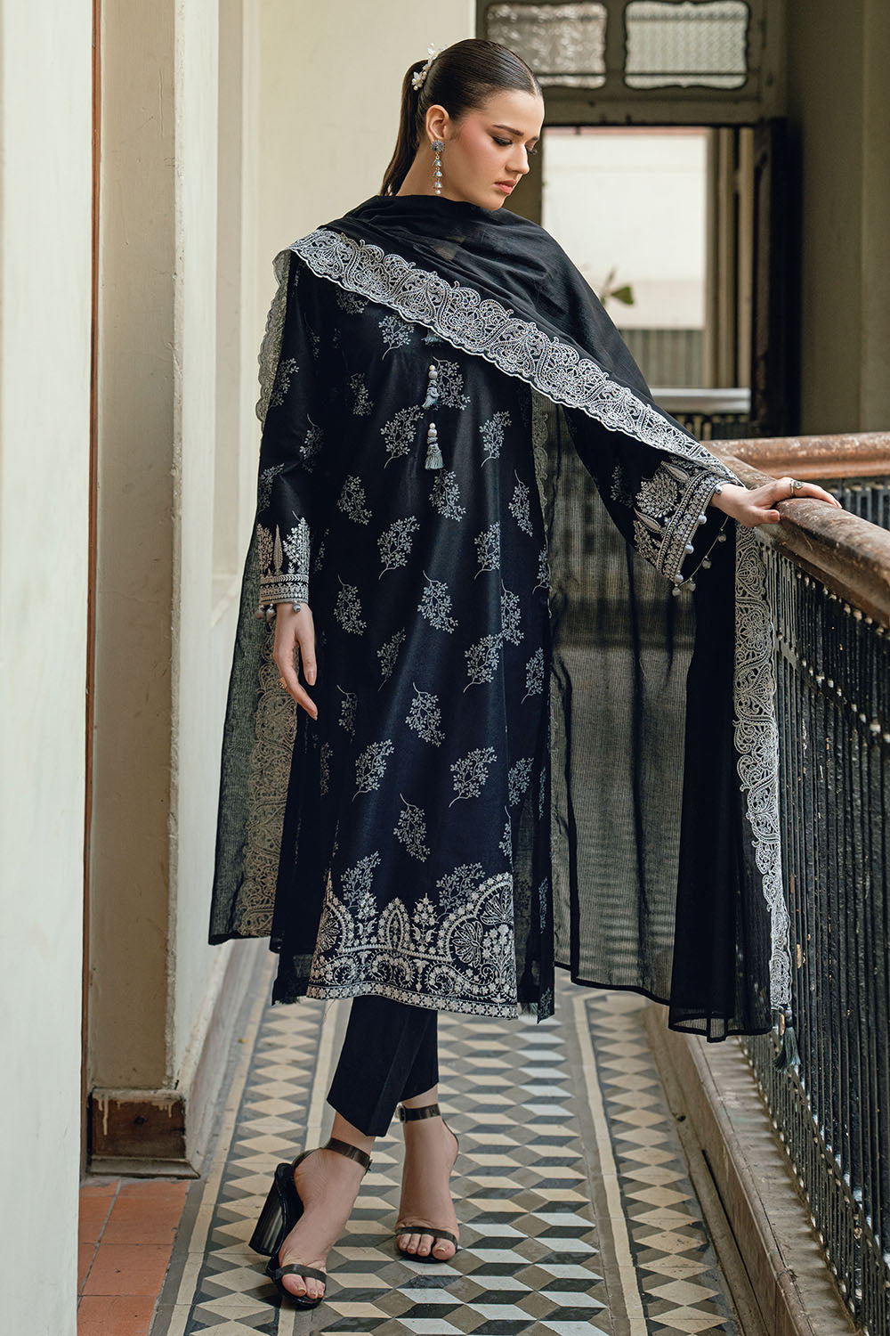 3 Piece Embroidered Lawn Suit DN-52028