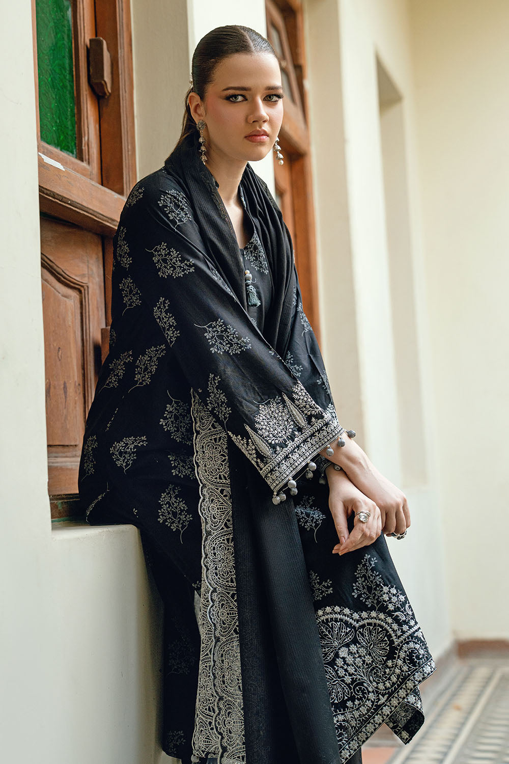 3 Piece Embroidered Lawn Suit DN-52028