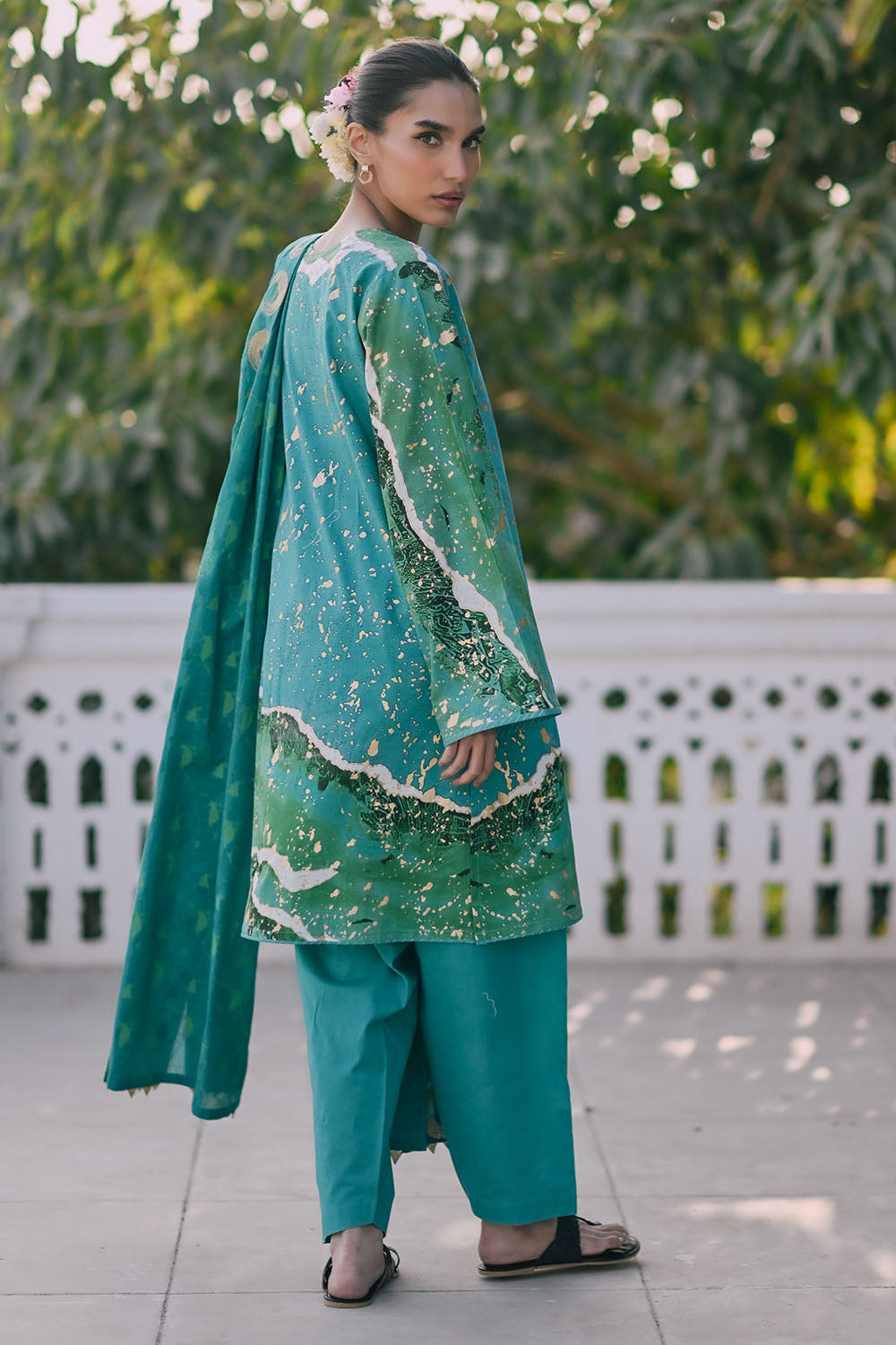 3 Piece Gold Printed Lawn Suit with Embroidered Lacquer Printed Dupatta CL-52512