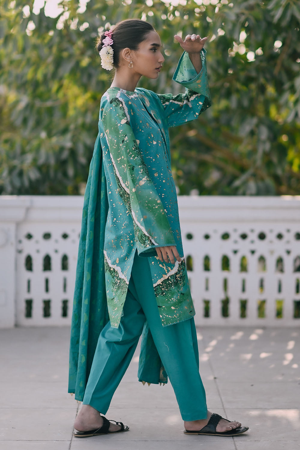 3 Piece Gold Printed Lawn Suit with Embroidered Lacquer Printed Dupatta CL-52512