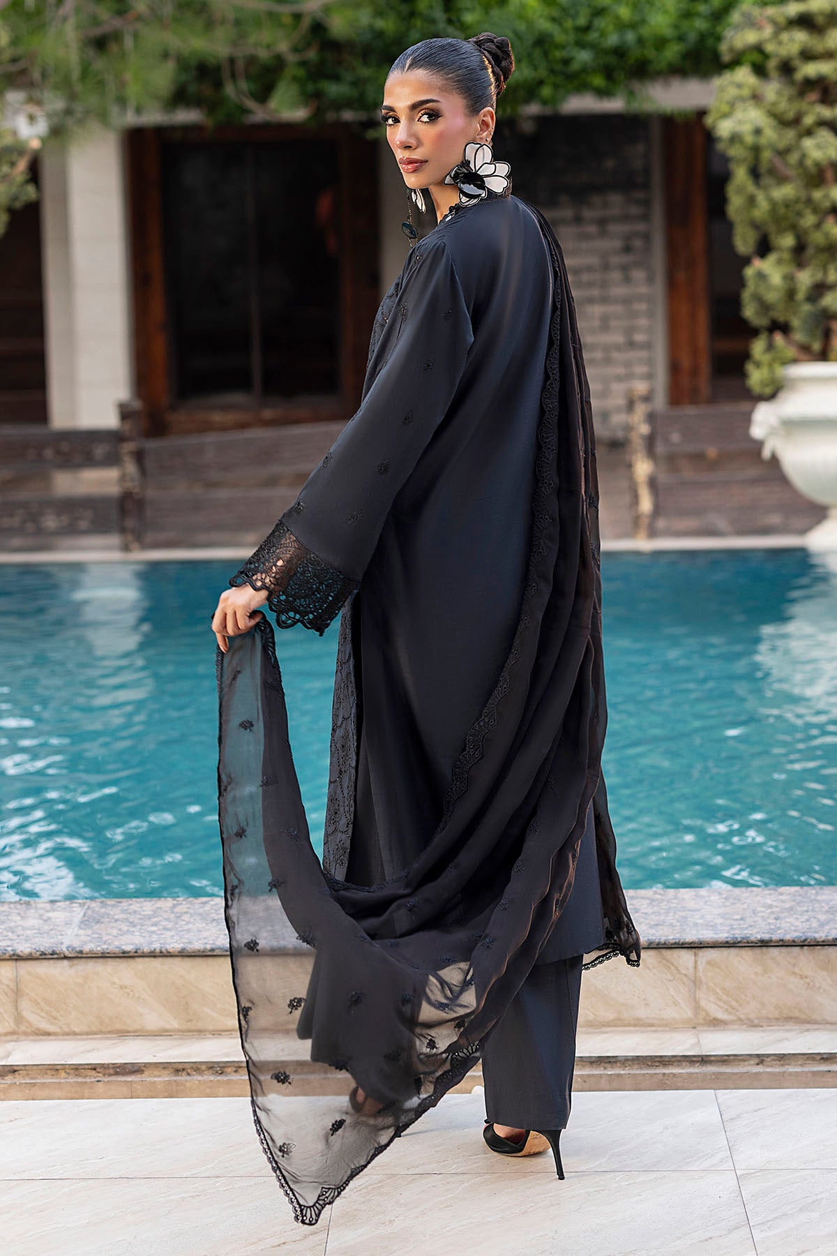 5584-GULWARINA EMBROIDERED LAWN UNSTITCHED