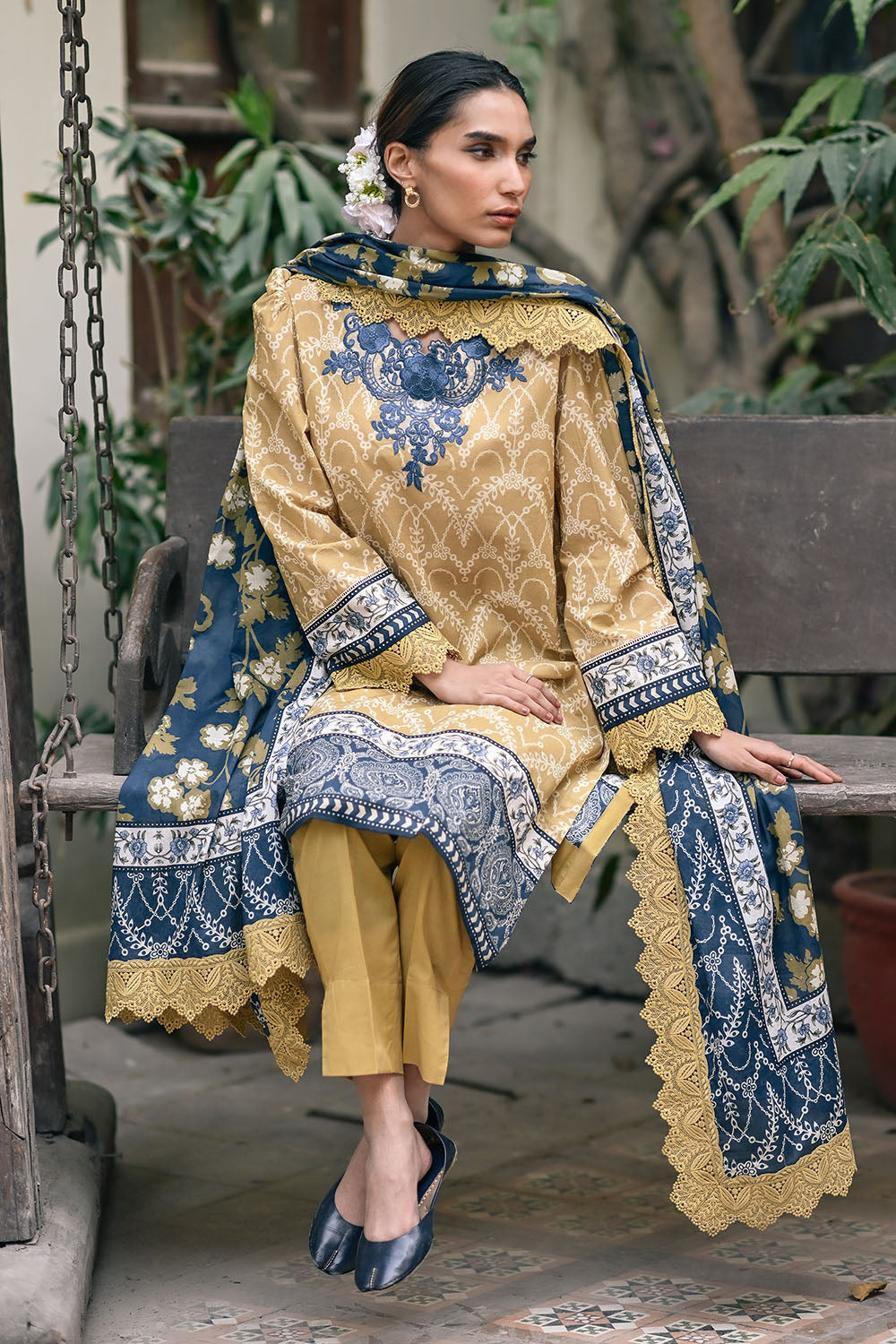 3 Piece Printed Lawn Suit with Embroidered Neckline CL-52536