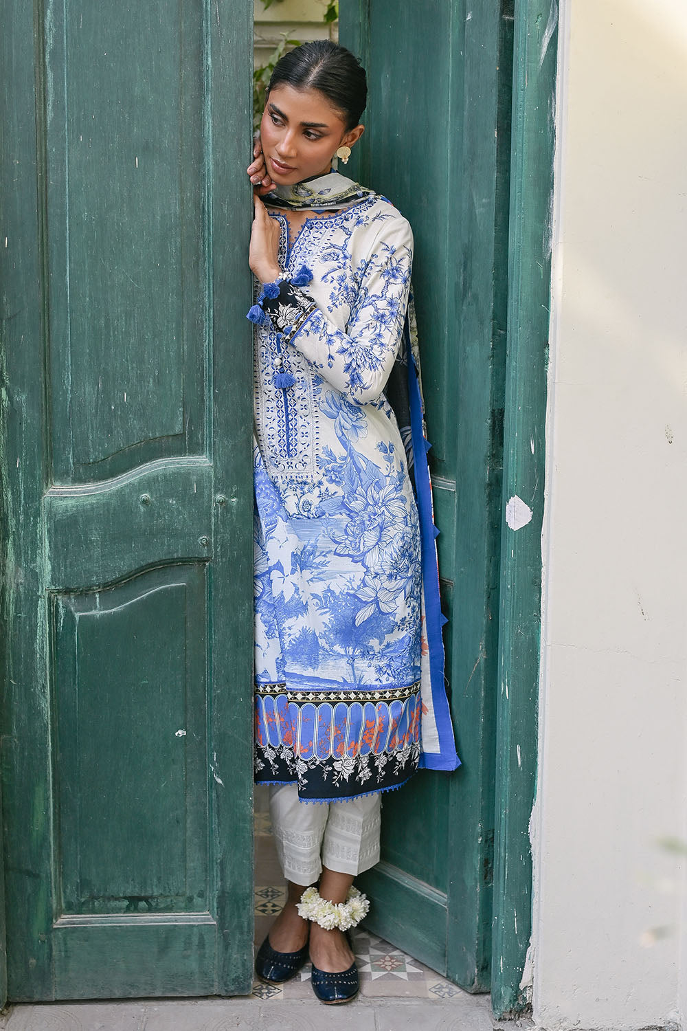 3 Piece Printed Lawn Suit with Embroidered Neckline CL-62222