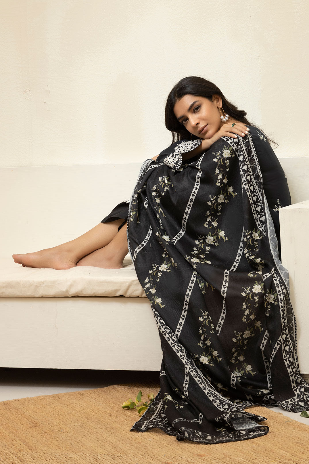 DU-3133 - BLACK - EMBROIDERED LAWN - 3PCS