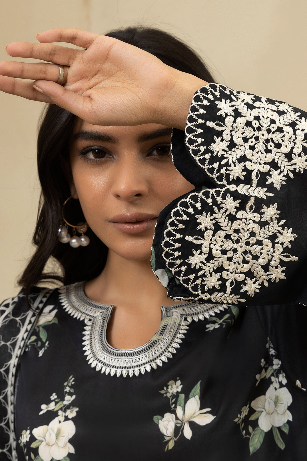 DU-3133 - BLACK - EMBROIDERED LAWN - 3PCS